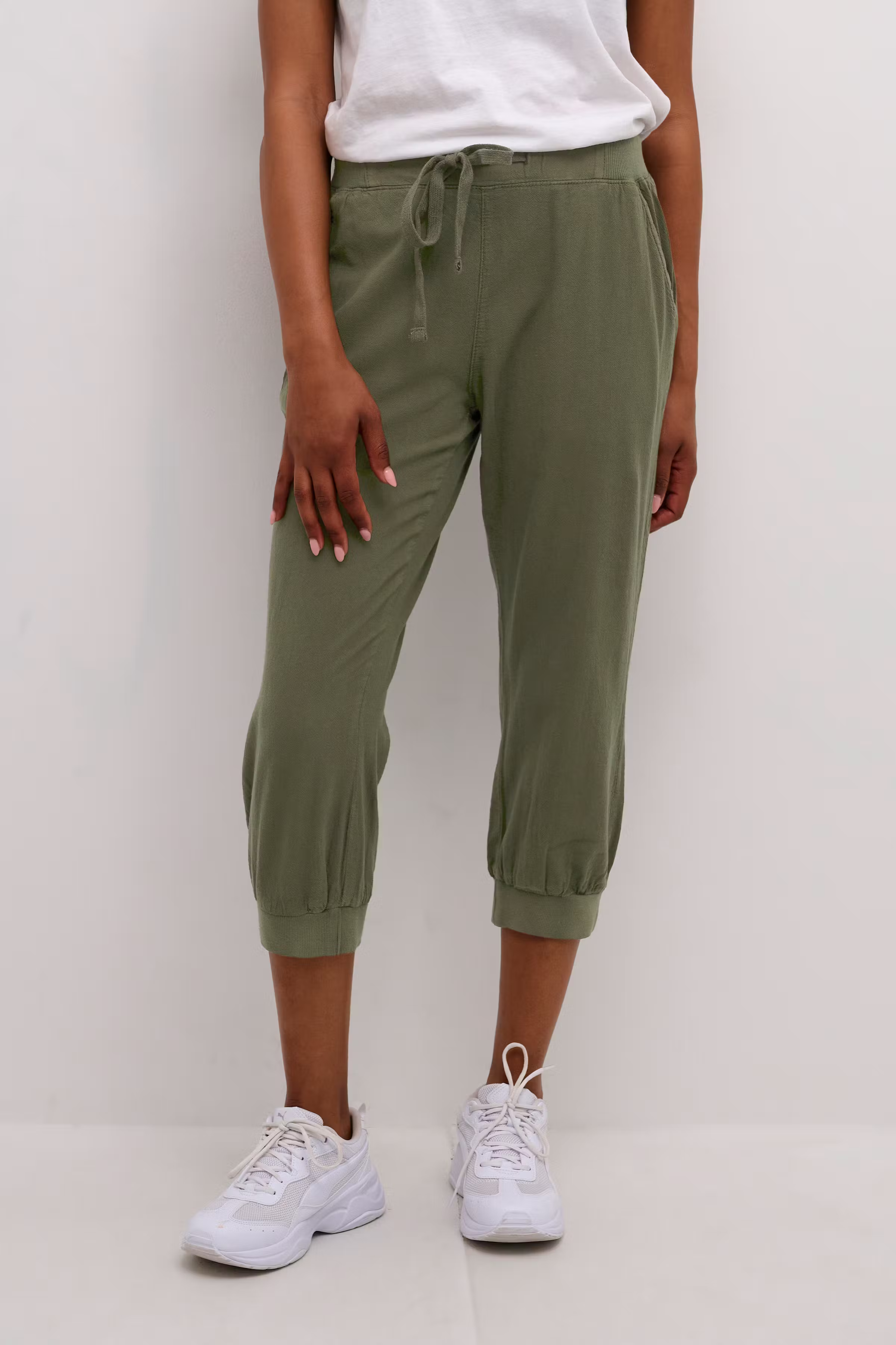 Naya Capri pants LOOKBOOK FRONT 10502803-50947