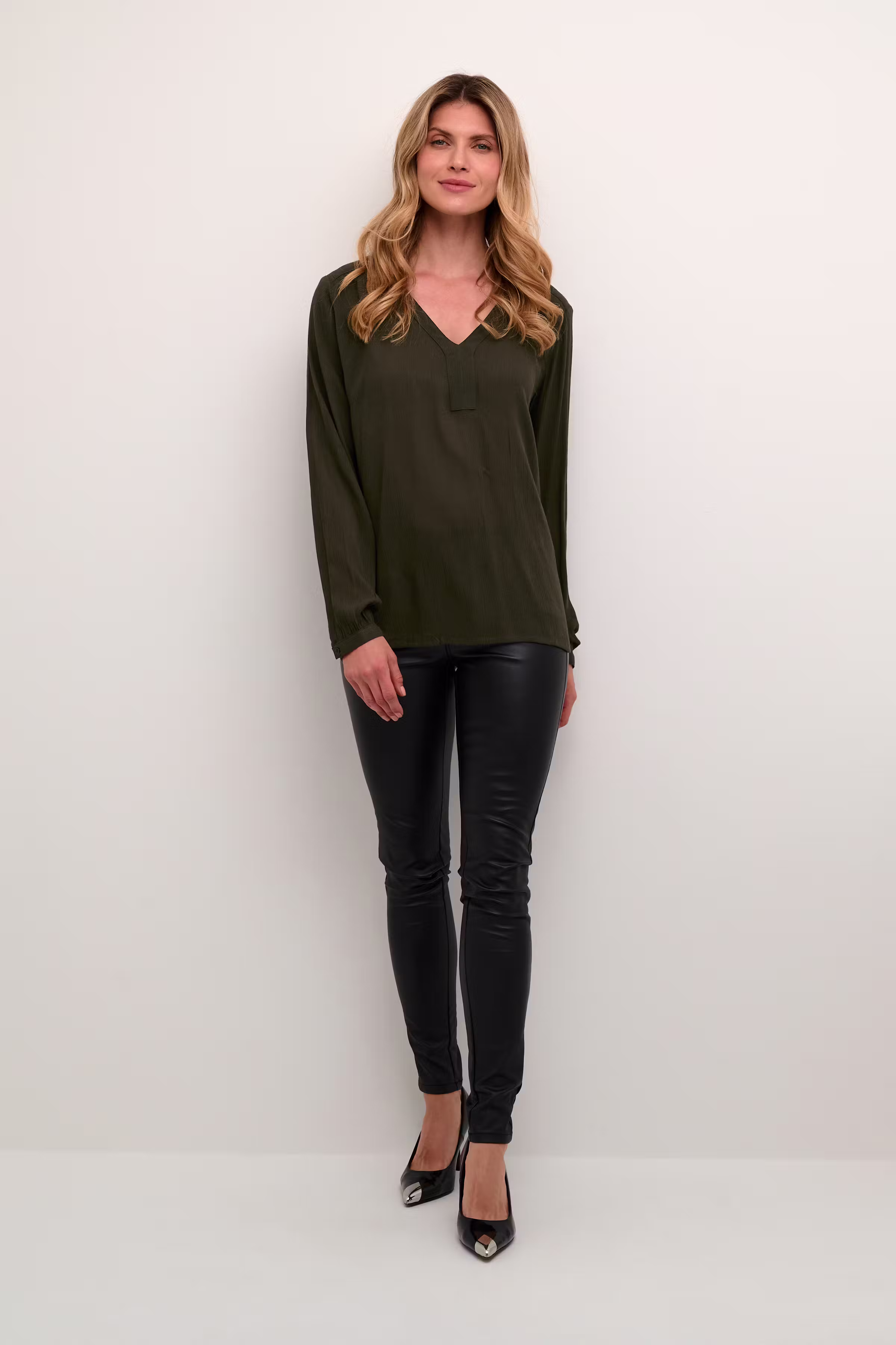 KAamber Blus LOOKBOOK FRONT 501032-190414