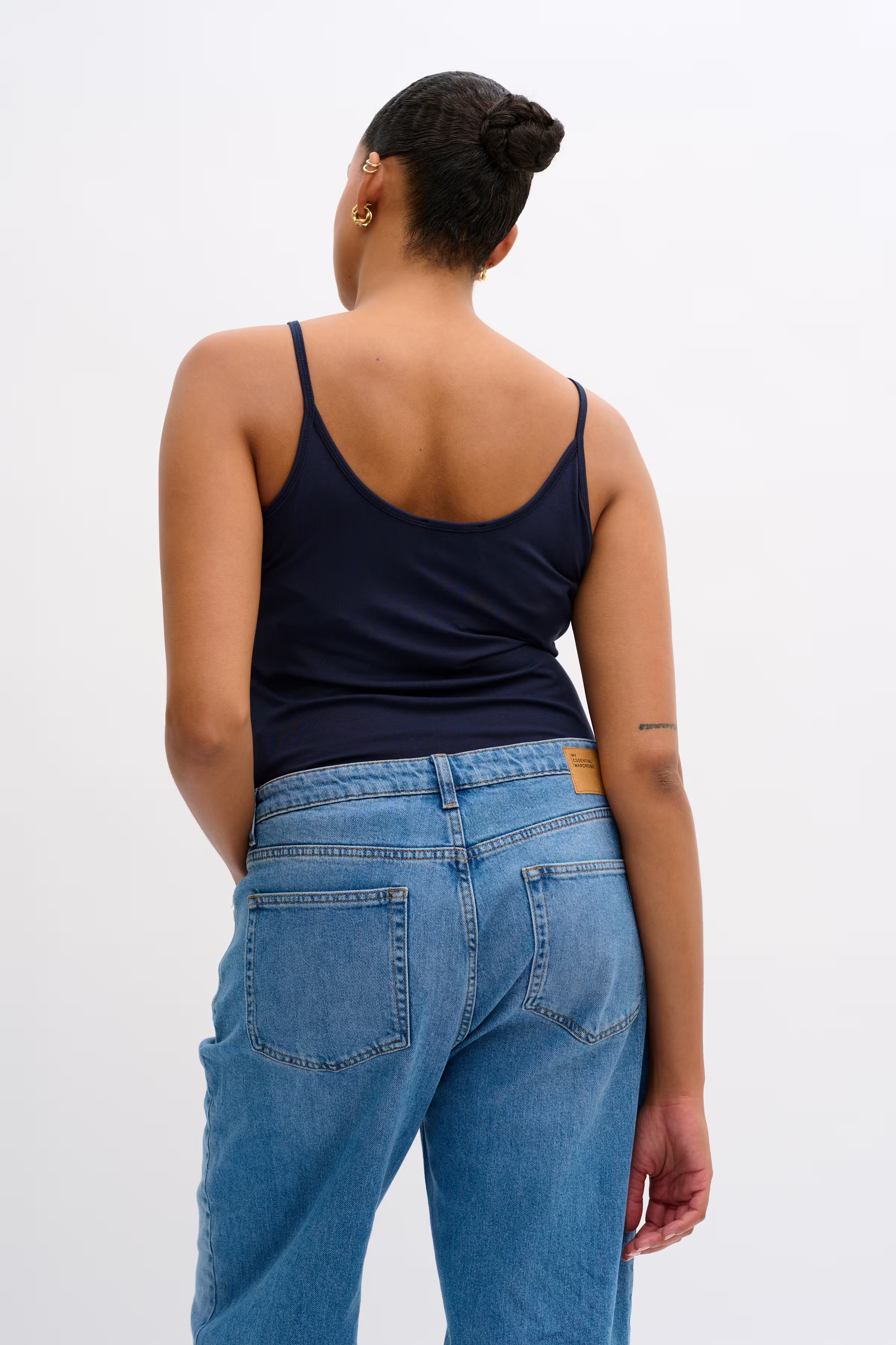 17 THE MODAL TOP LOOKBOOK BACK 10703599-194010