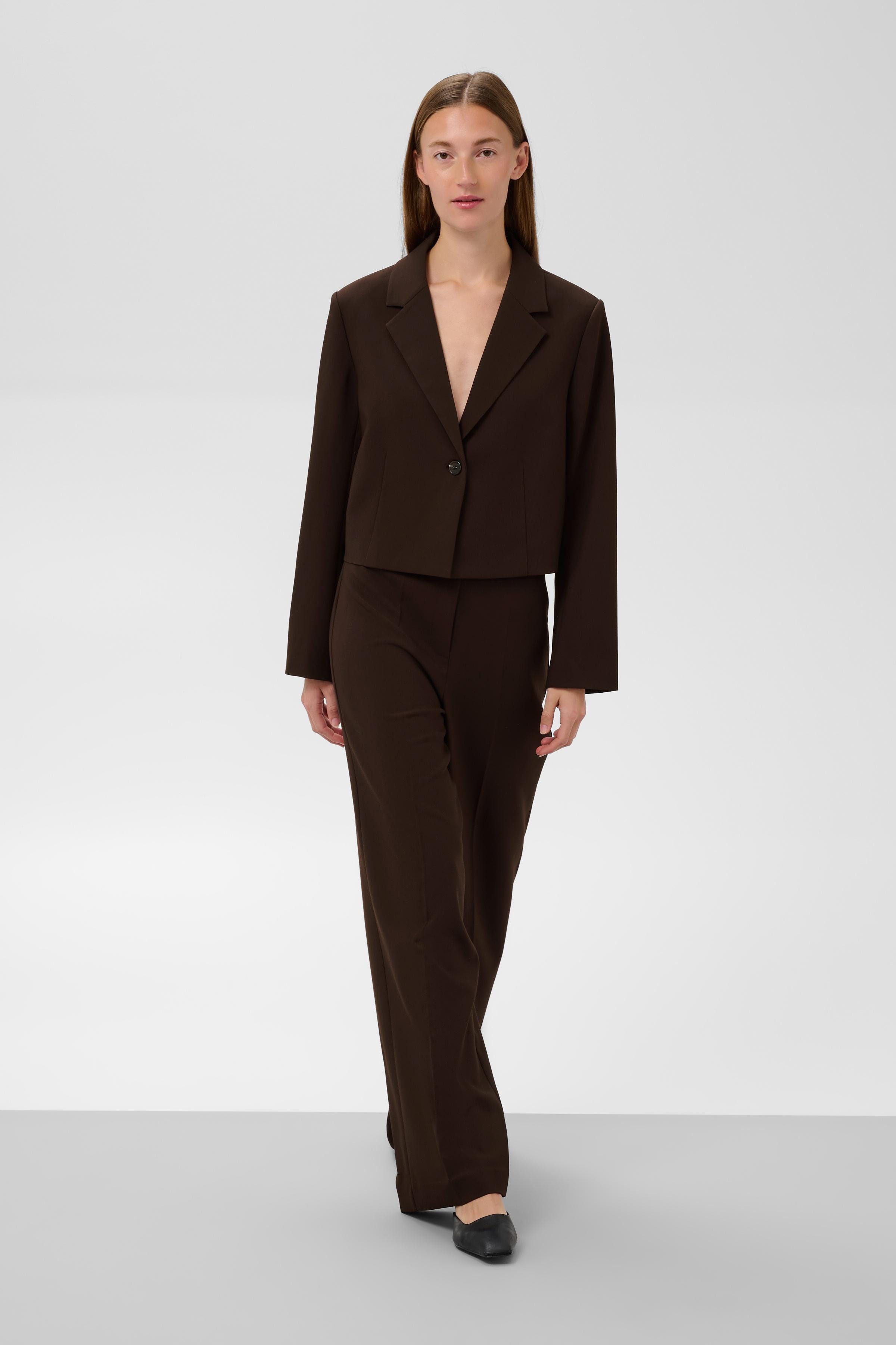SLCorinne Cropped Blazer LOOKBOOK FRONT 30407631-191106