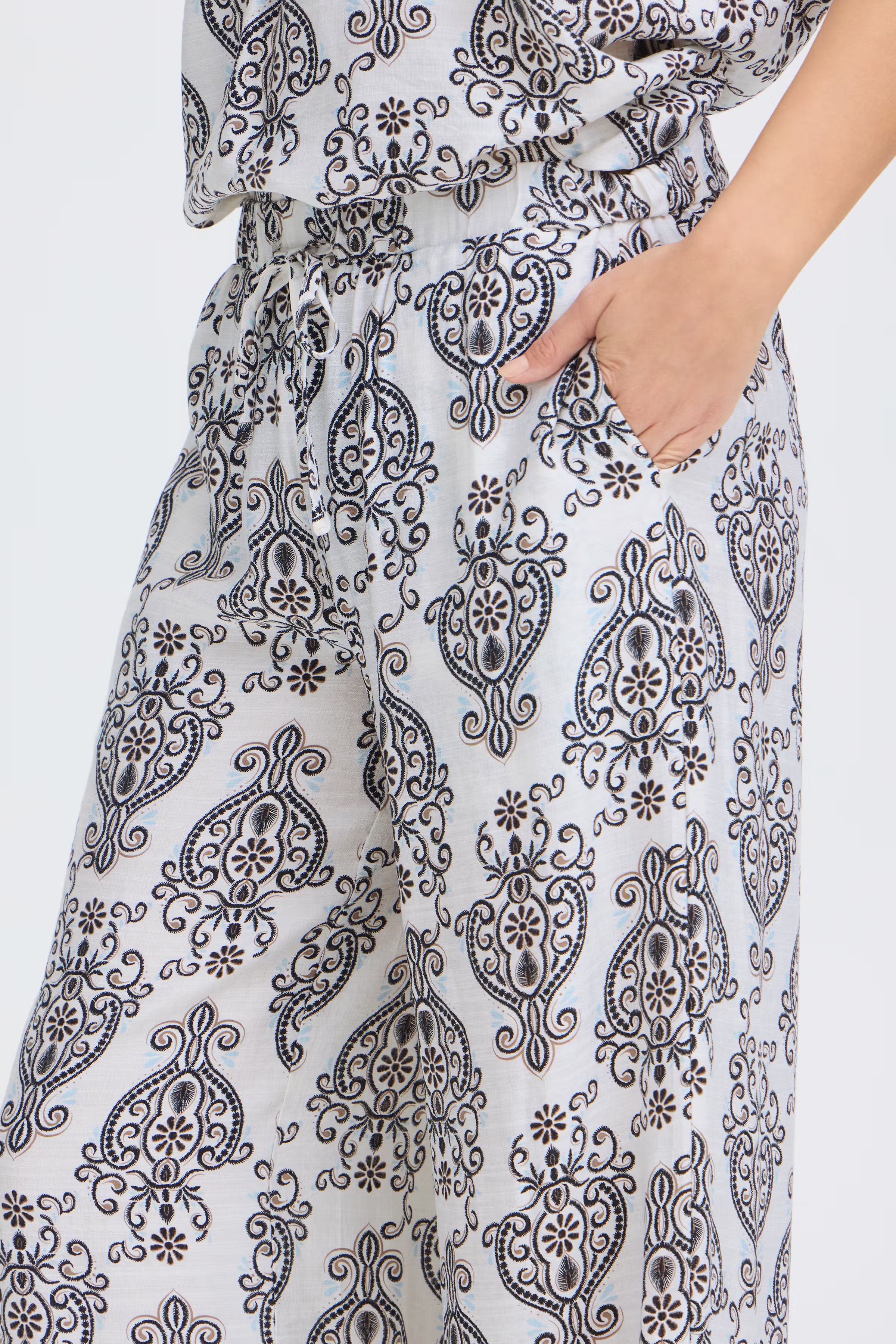 FRARIANA Byxor LOOKBOOK DETAIL 20617786-900008630