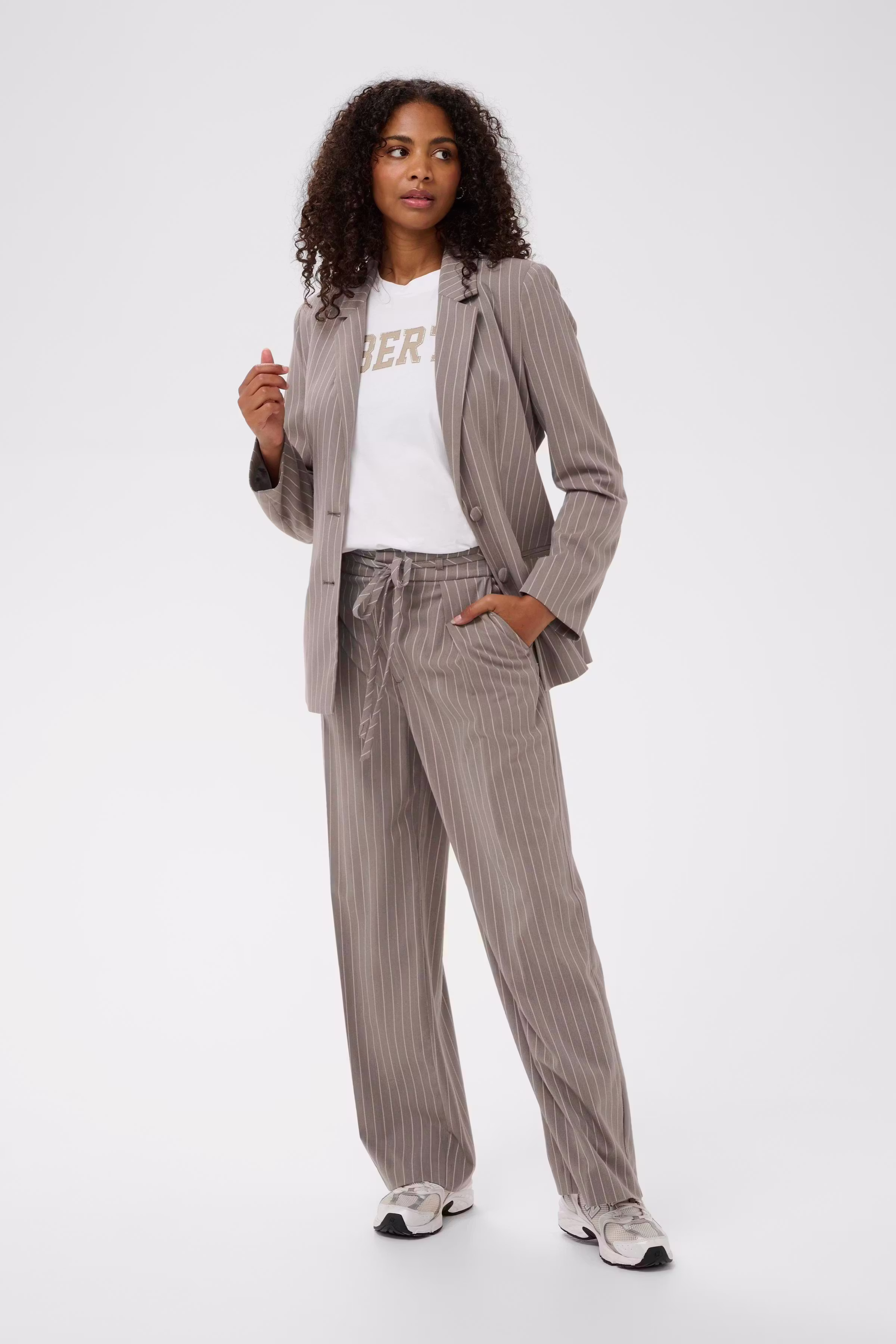 KAmeril Bukser LOOKBOOK FRONT 10511154-108808