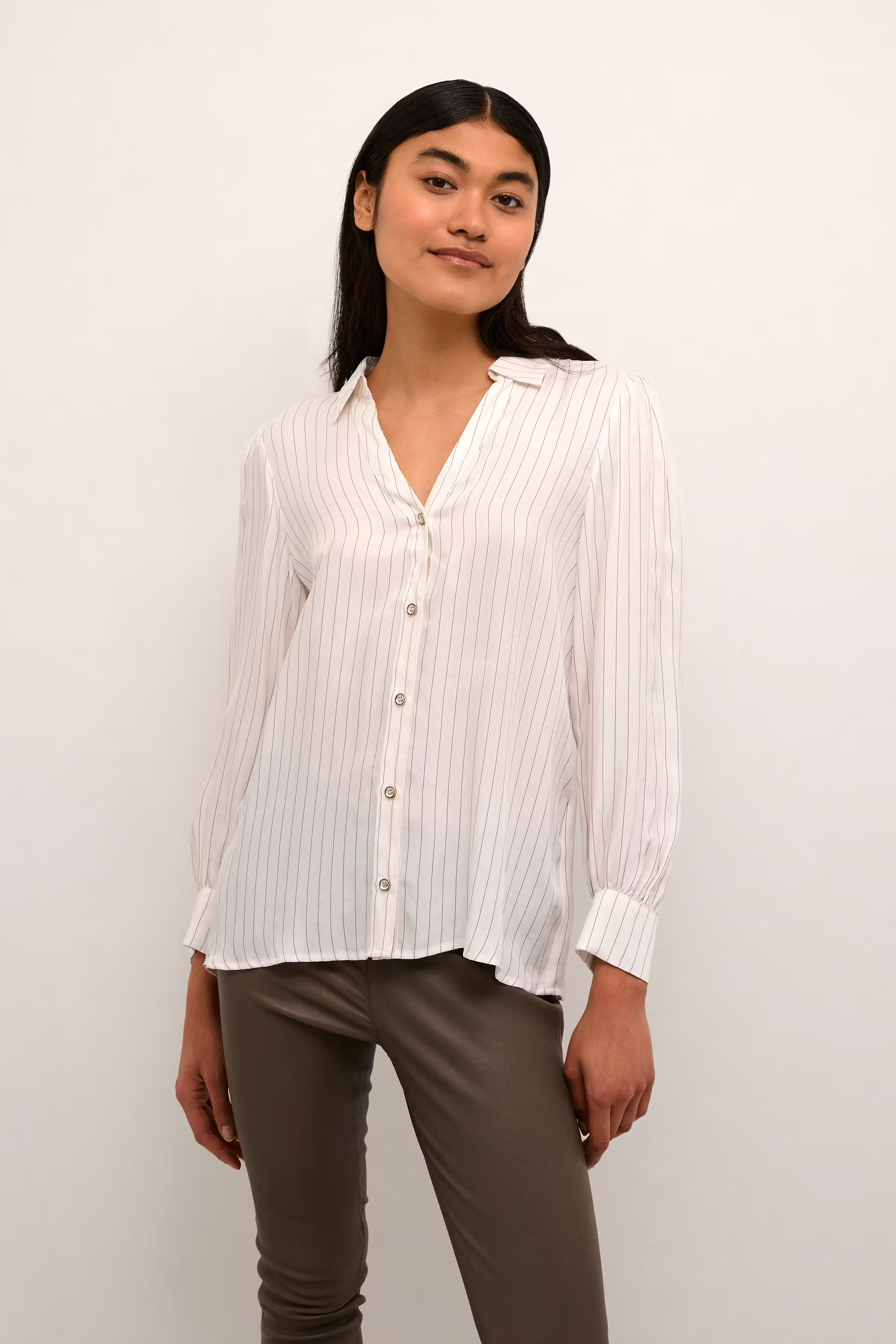 MistyKB Shirt LOOKBOOK FRONT 10103841-110103