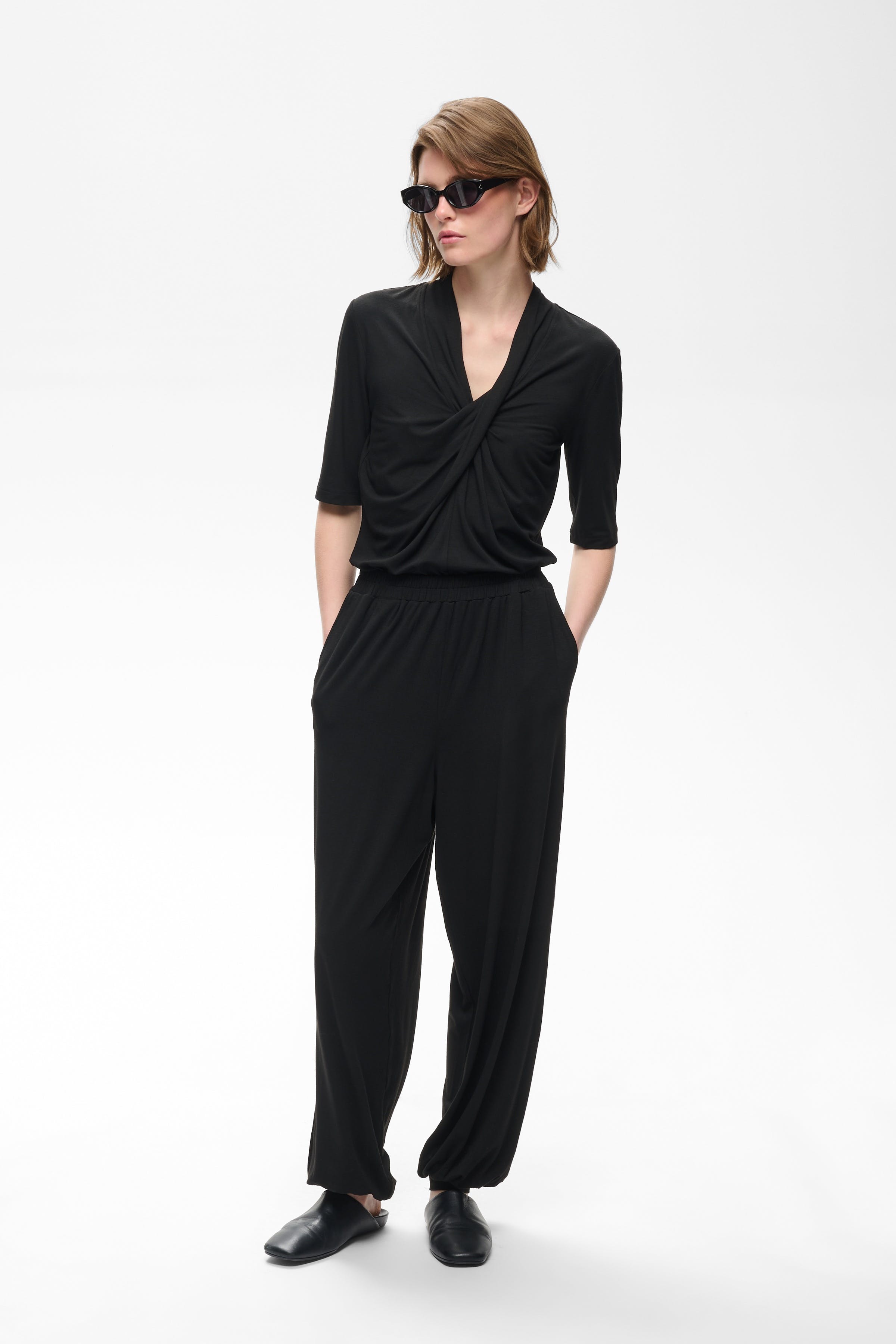 TalishaIW Hose LOOKBOOK FRONT 30111321-194008