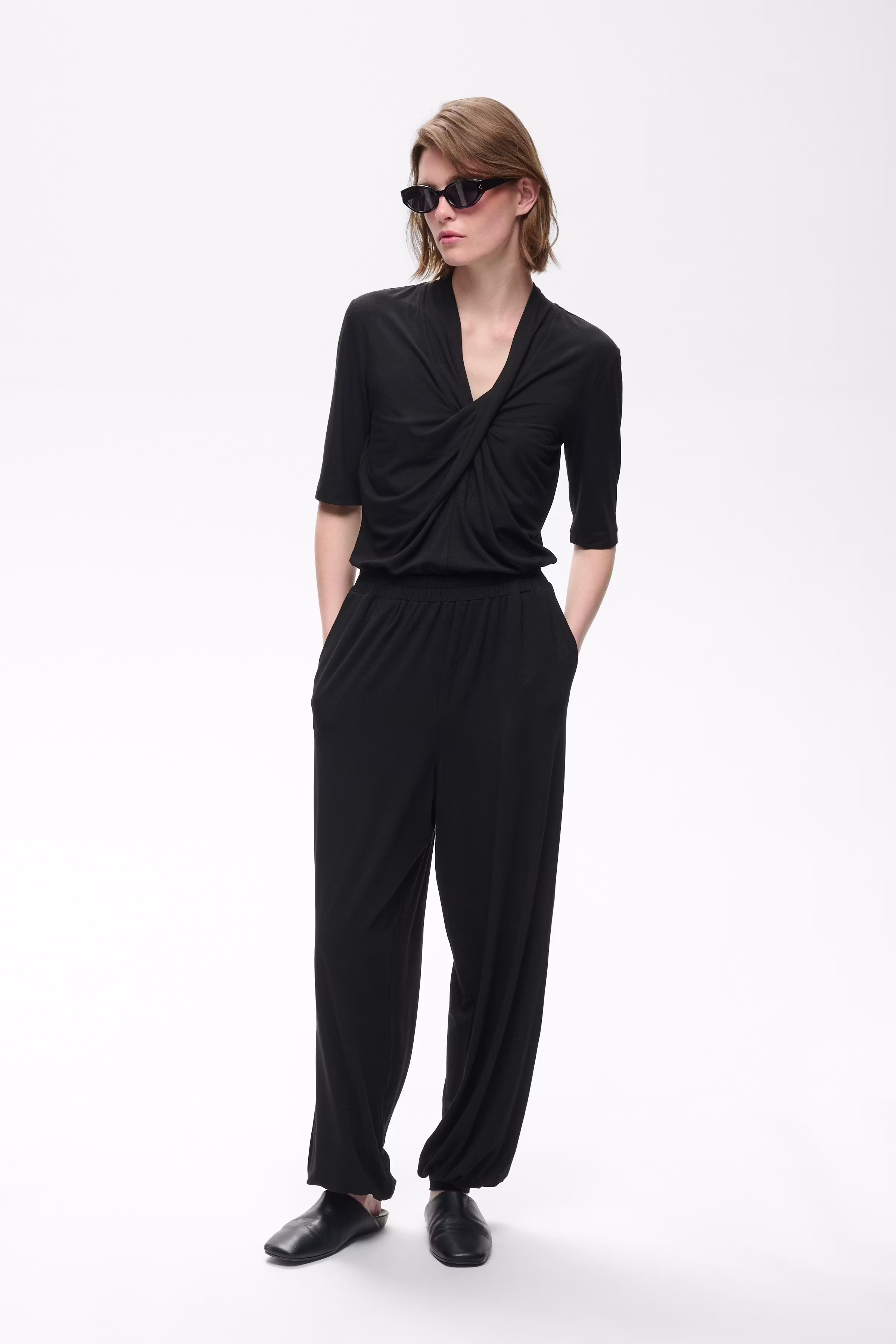 TalishaIW Hose LOOKBOOK FRONT 30111321-194008