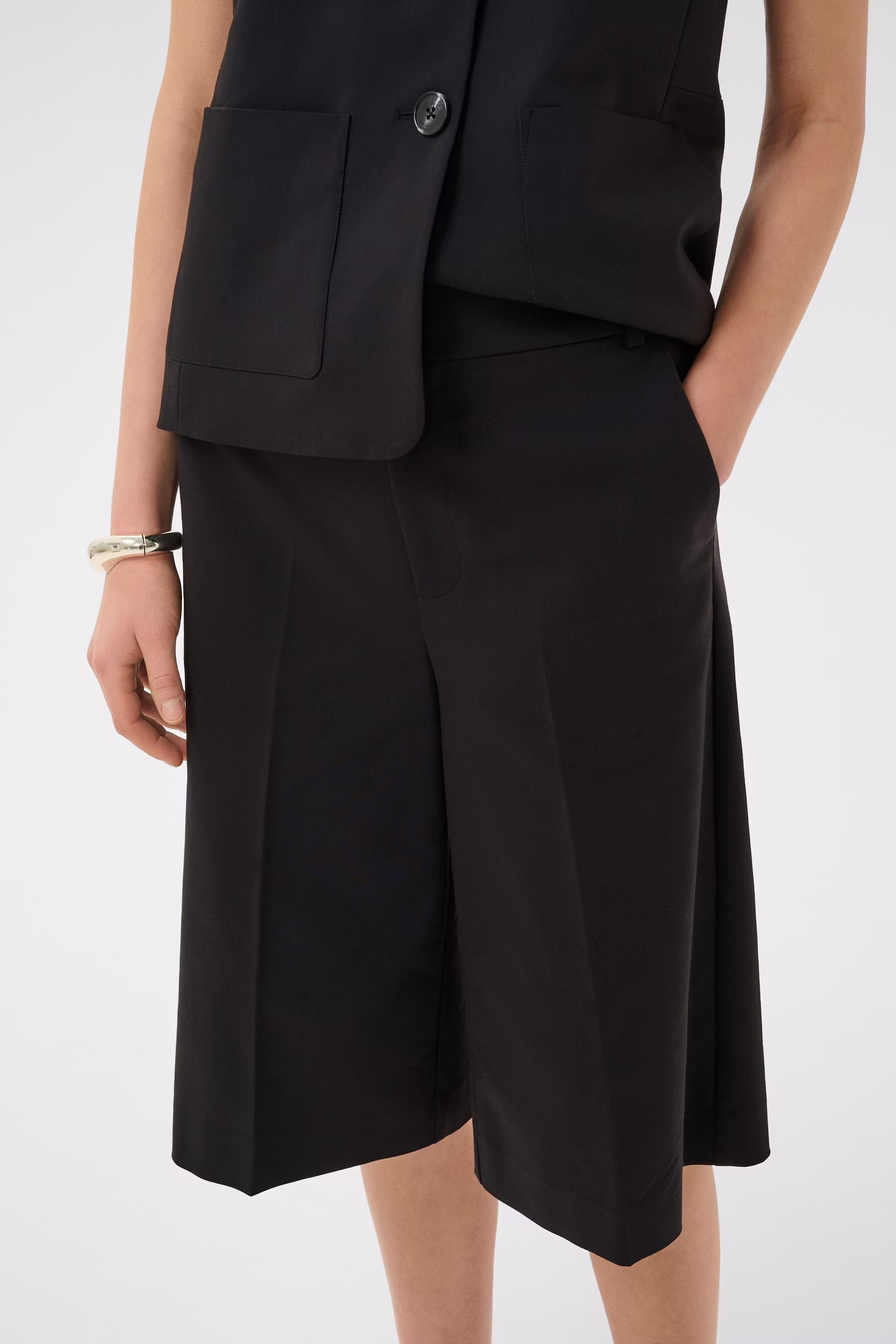 ZELLAIW Shorts LOOKBOOK DETAIL 30112628-194008