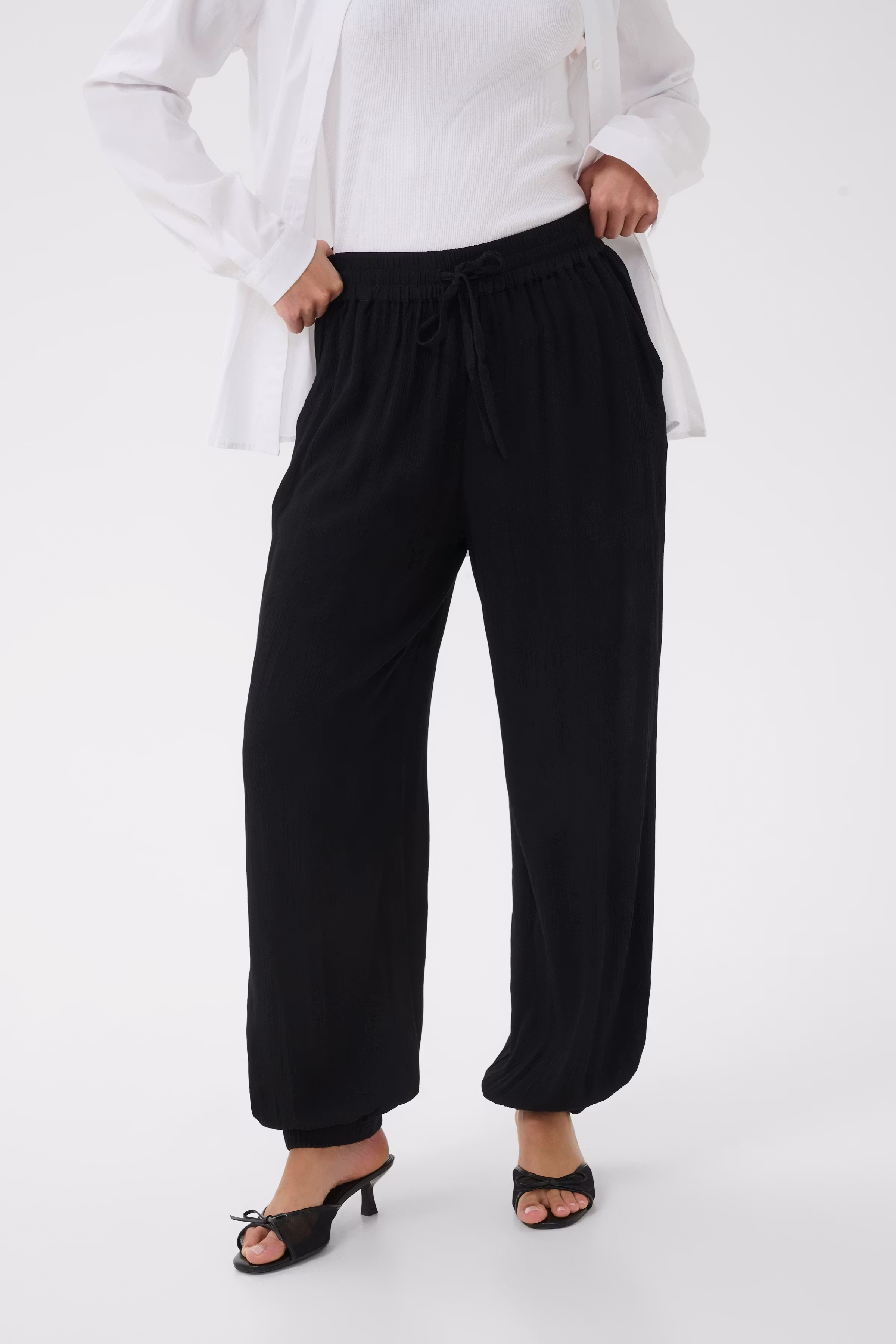 KAmeredith Bukser LOOKBOOK FRONT 10512425-100121