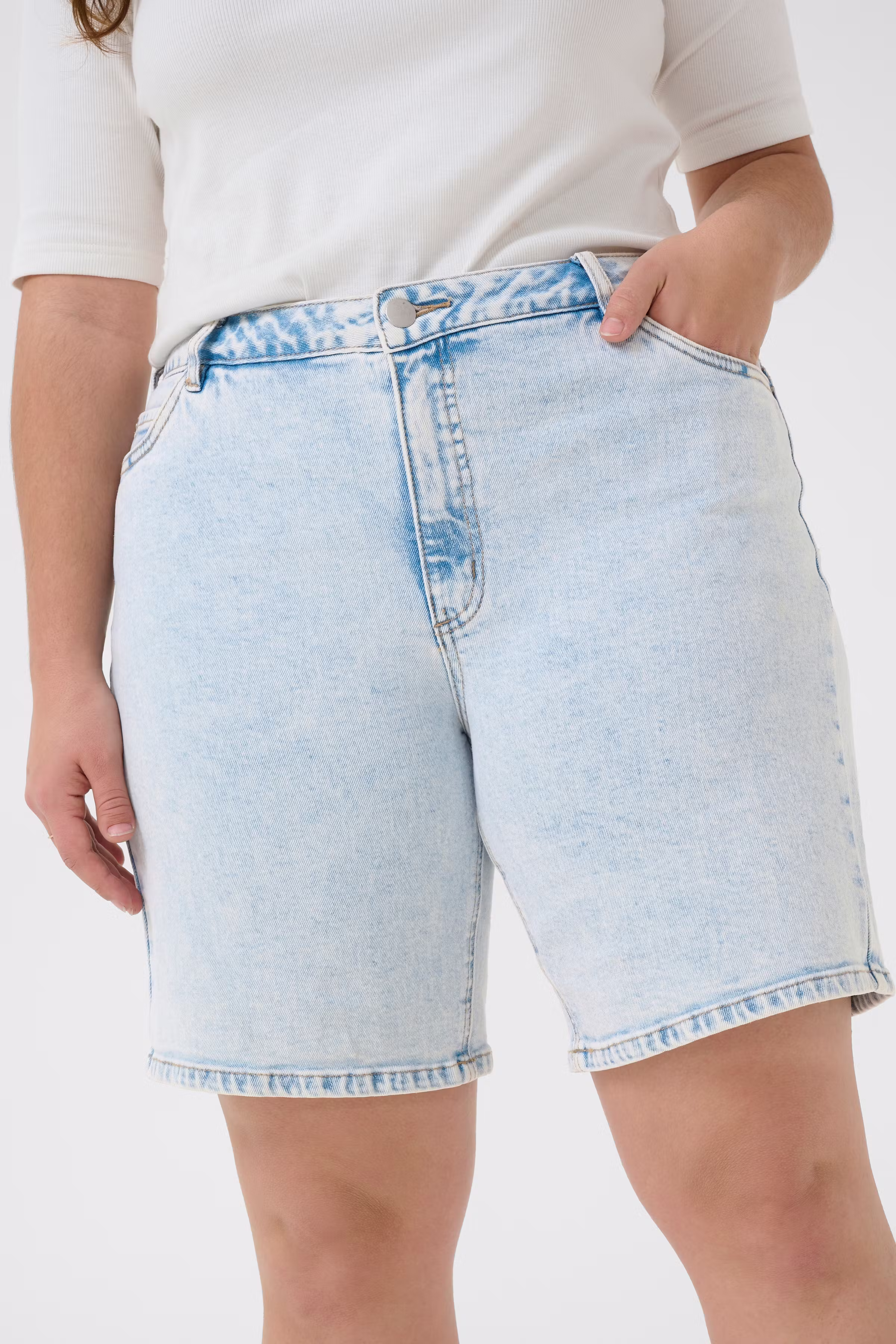 KCmaia Denim Shorts LOOKBOOK DETAIL 10583256-102989