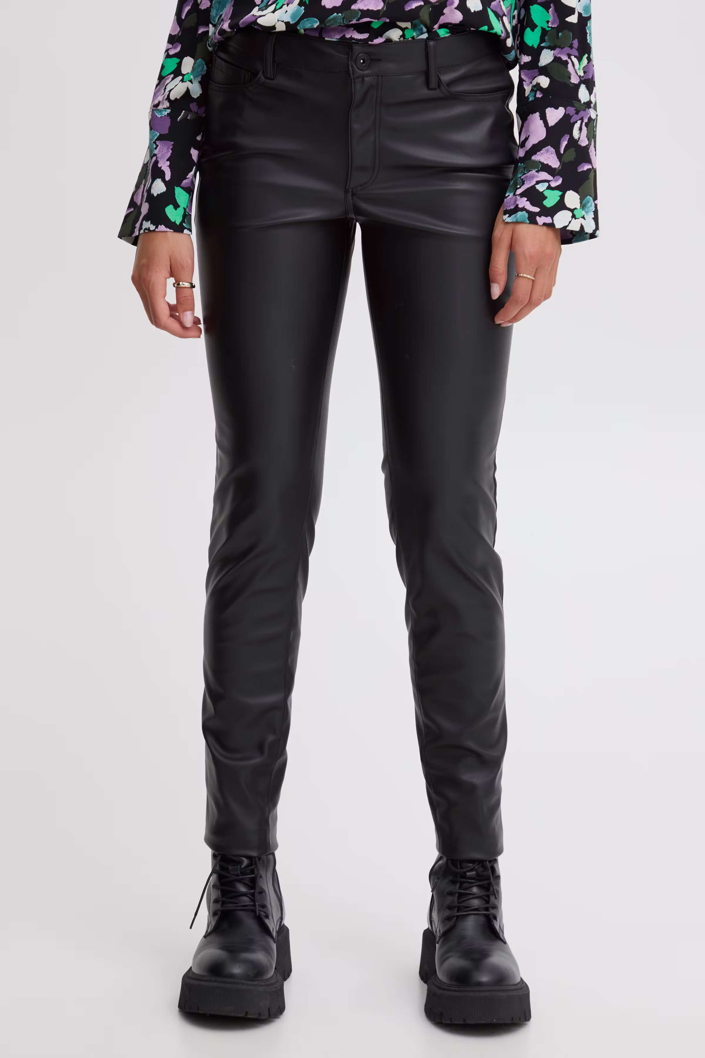 IHCOMANO Trousers LOOKBOOK FRONT 20117678-194008