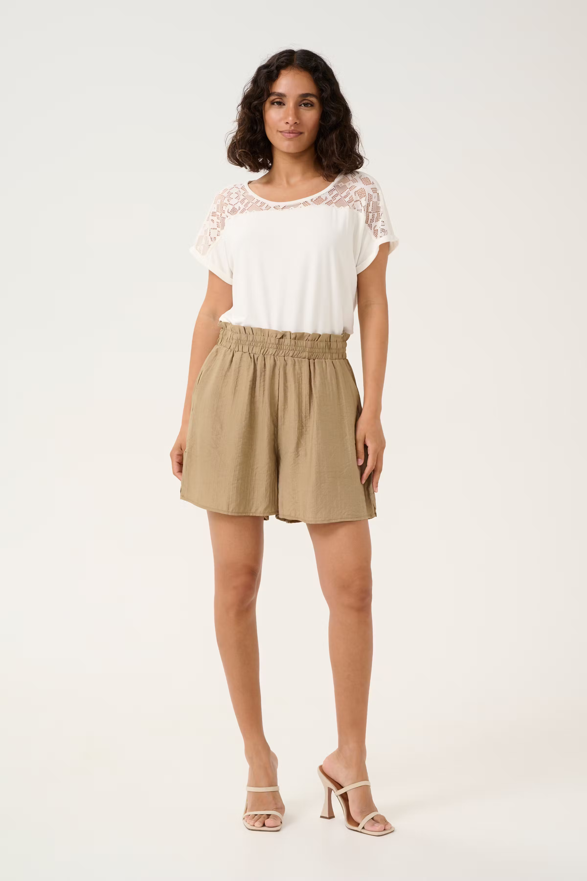 CRLori Shorts LOOKBOOK FRONT 10612602-171108