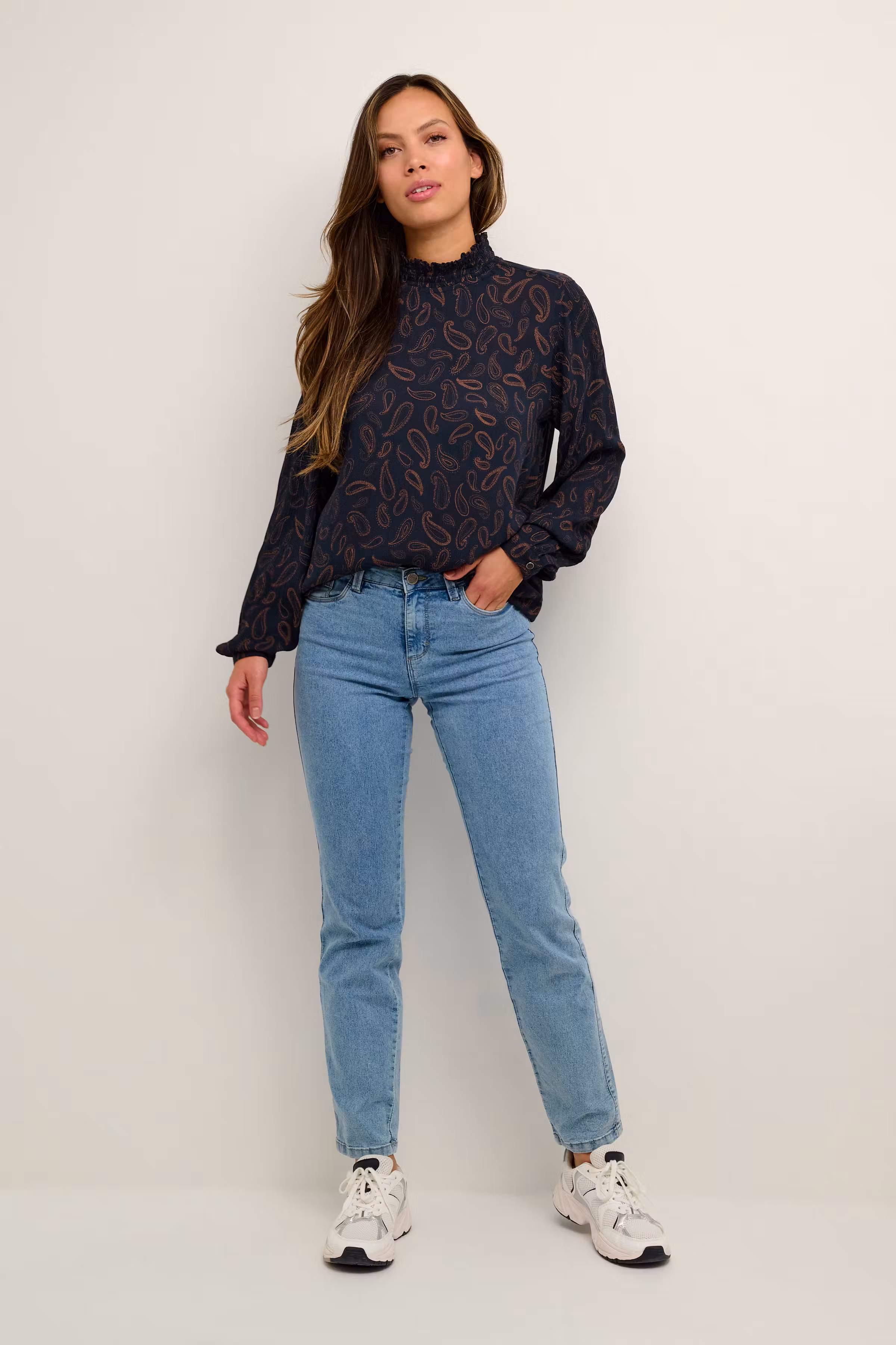 KAtinna Bluse LOOKBOOK FRONT 10552092-103802