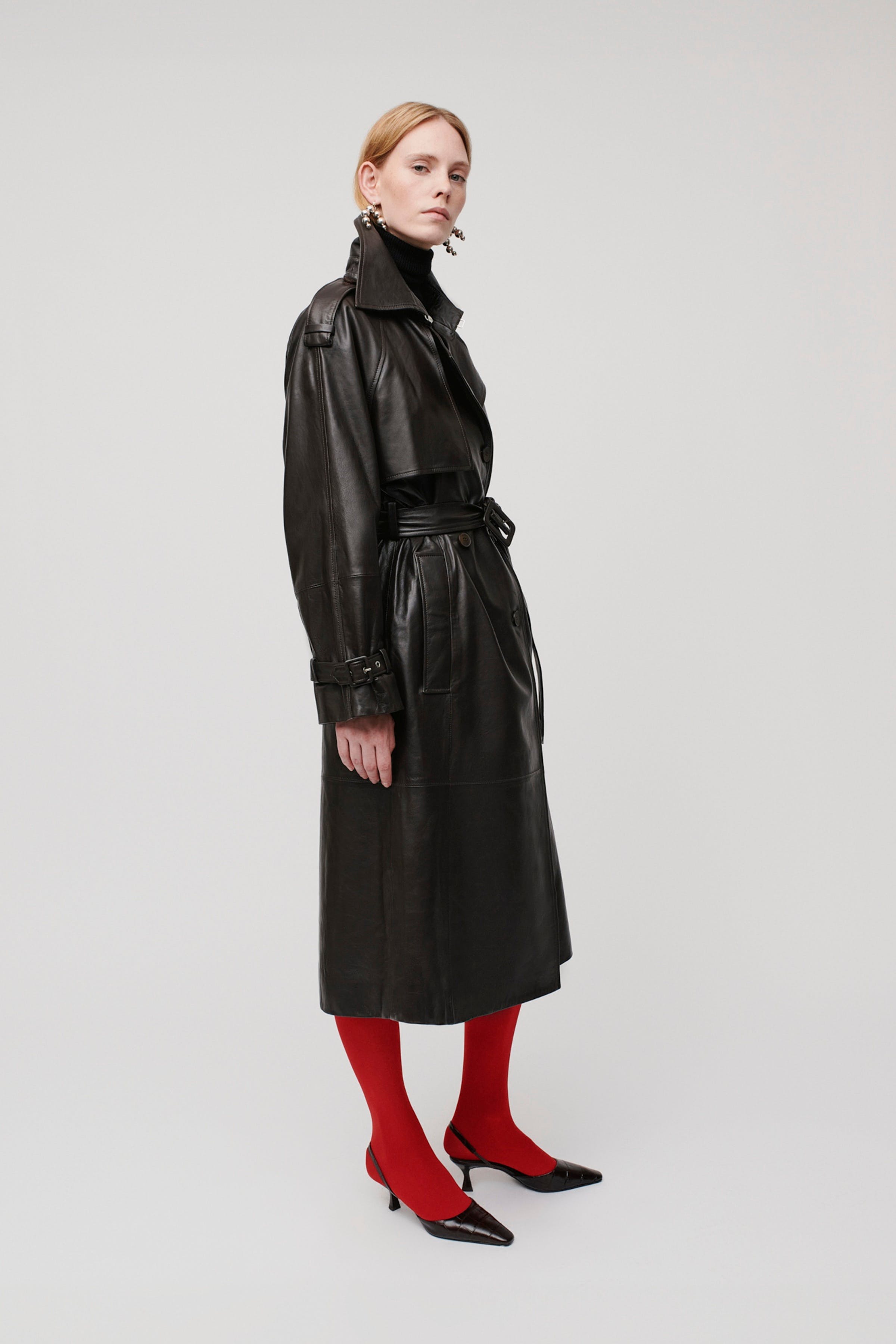 LINDA MANTEL LOOKBOOK FRONT 30600685-BR289