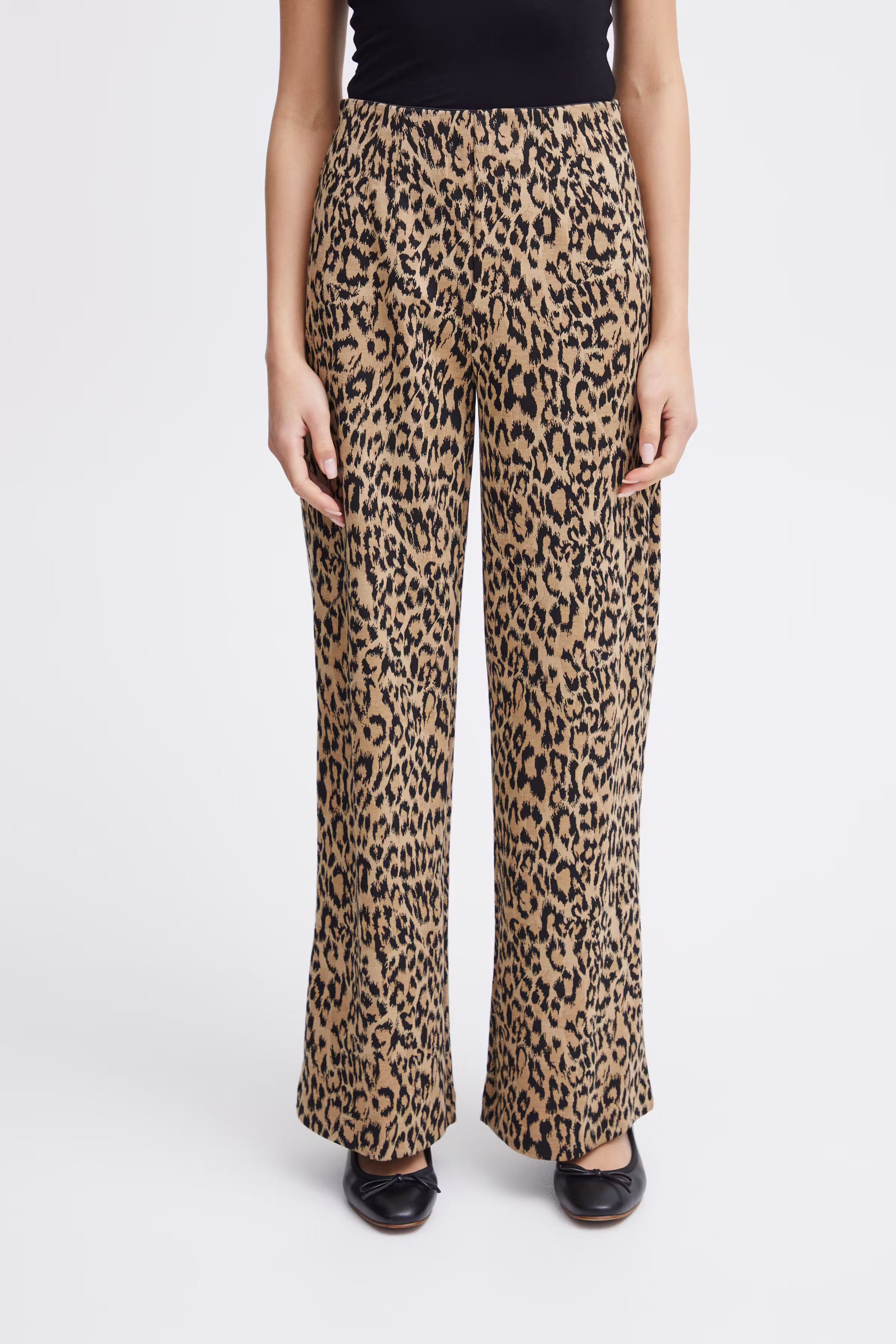 IHKATE Hose LOOKBOOK FRONT 20120655-202923