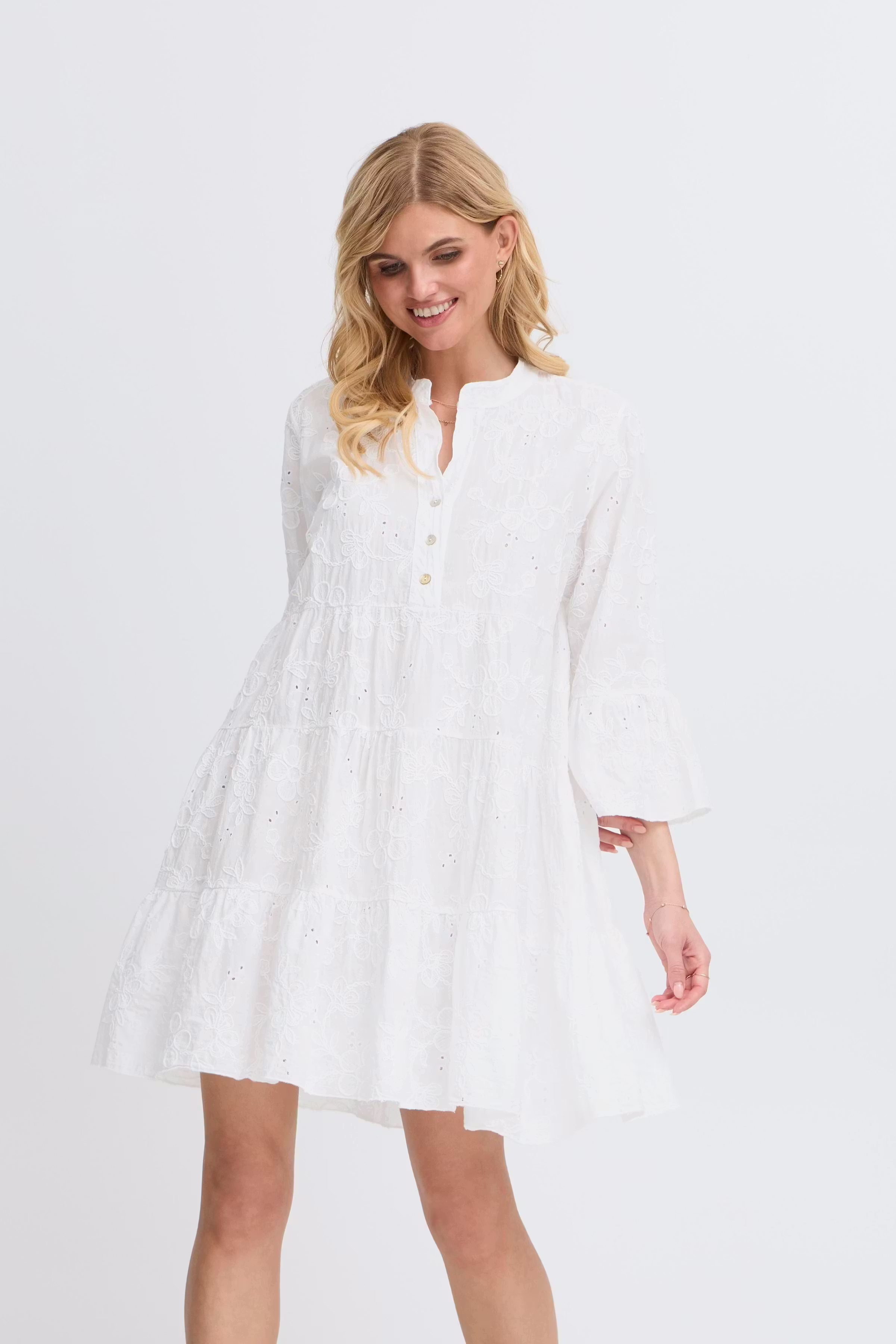 SBLUCKY Kjole LOOKBOOK FRONT 22100982-110602