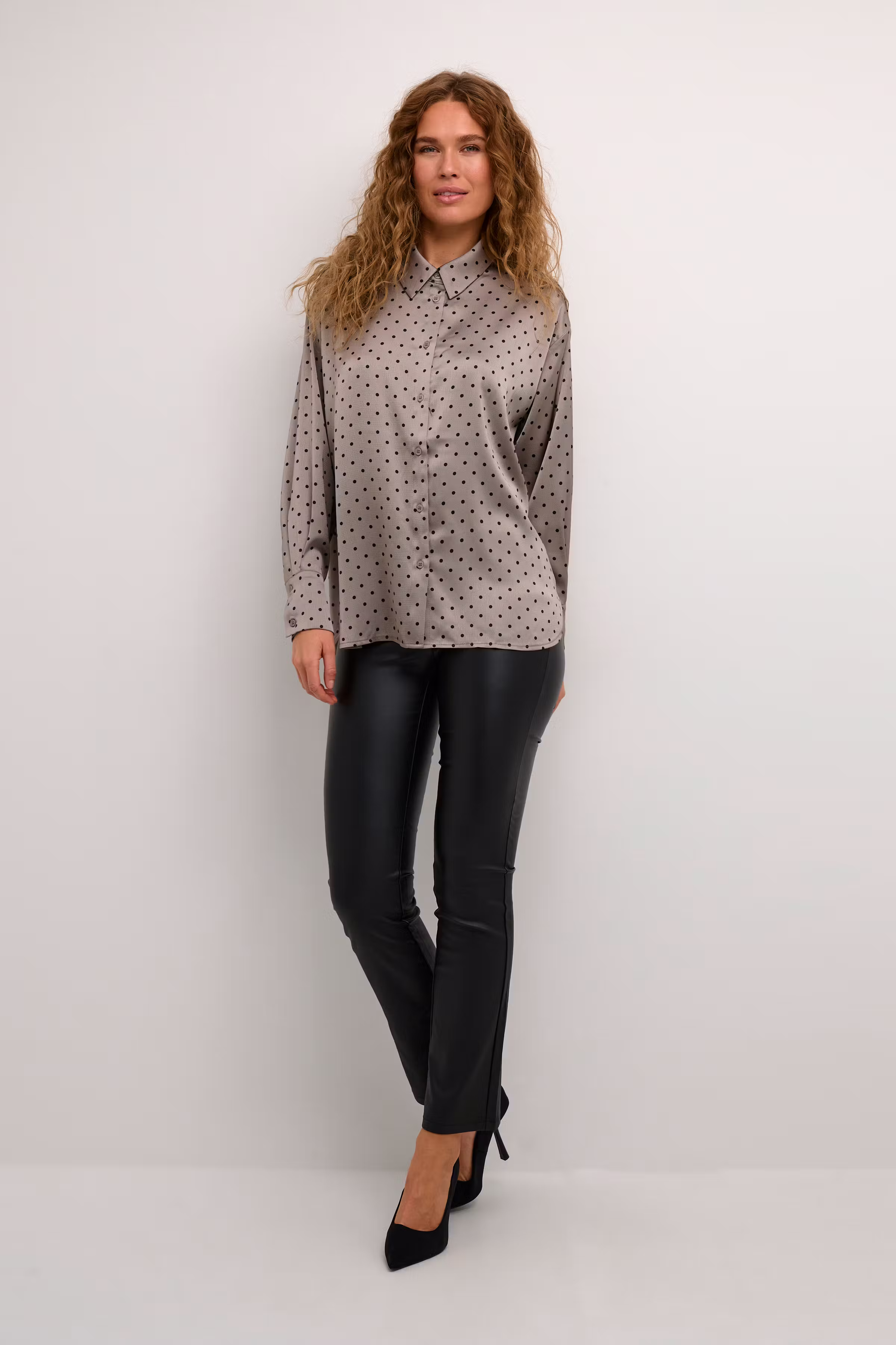 KAada Trousers LOOKBOOK FRONT 10552176-100121