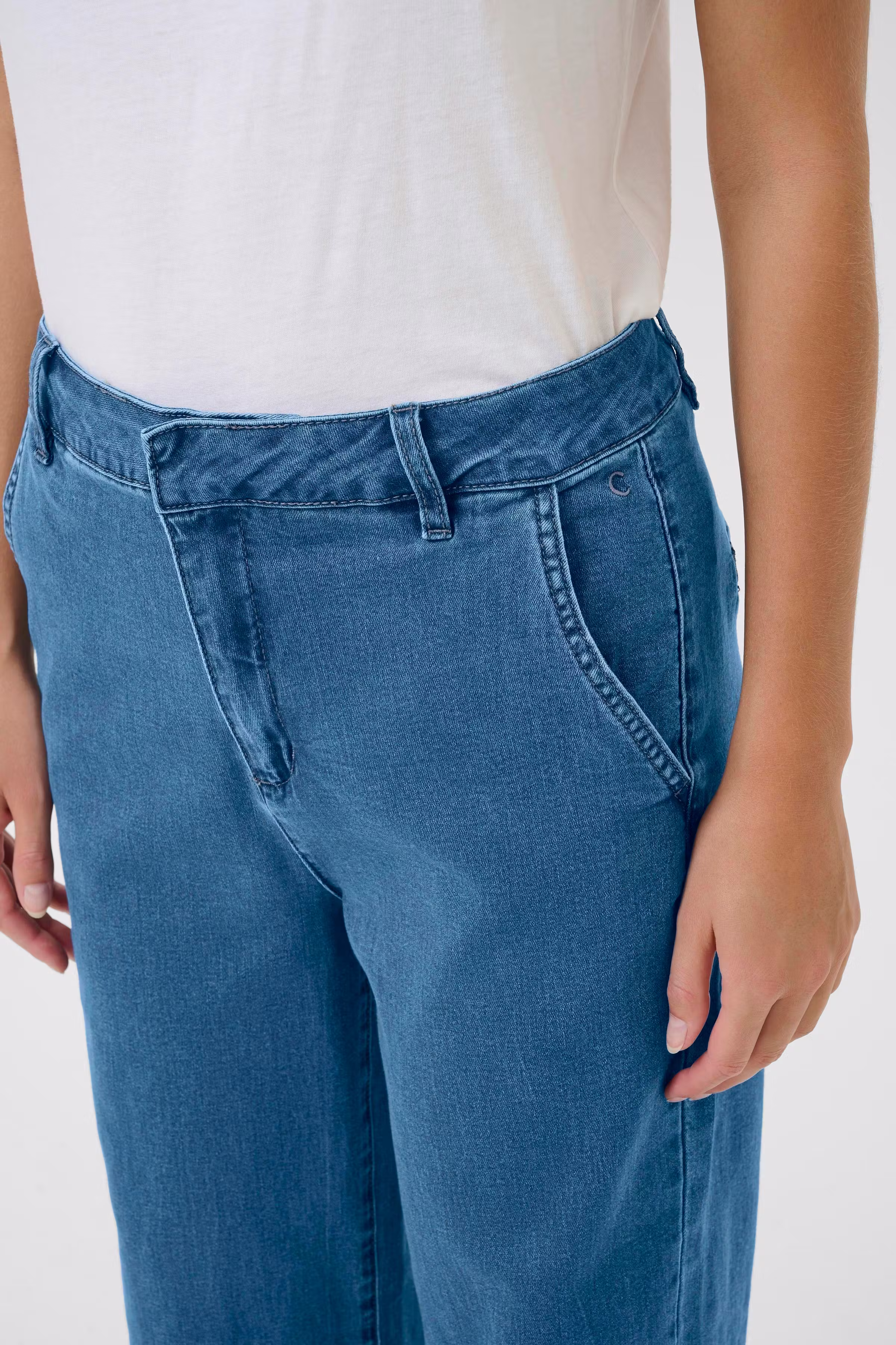 CRVisti Straight Leg Jeans LOOKBOOK DETAIL 10613942-100116