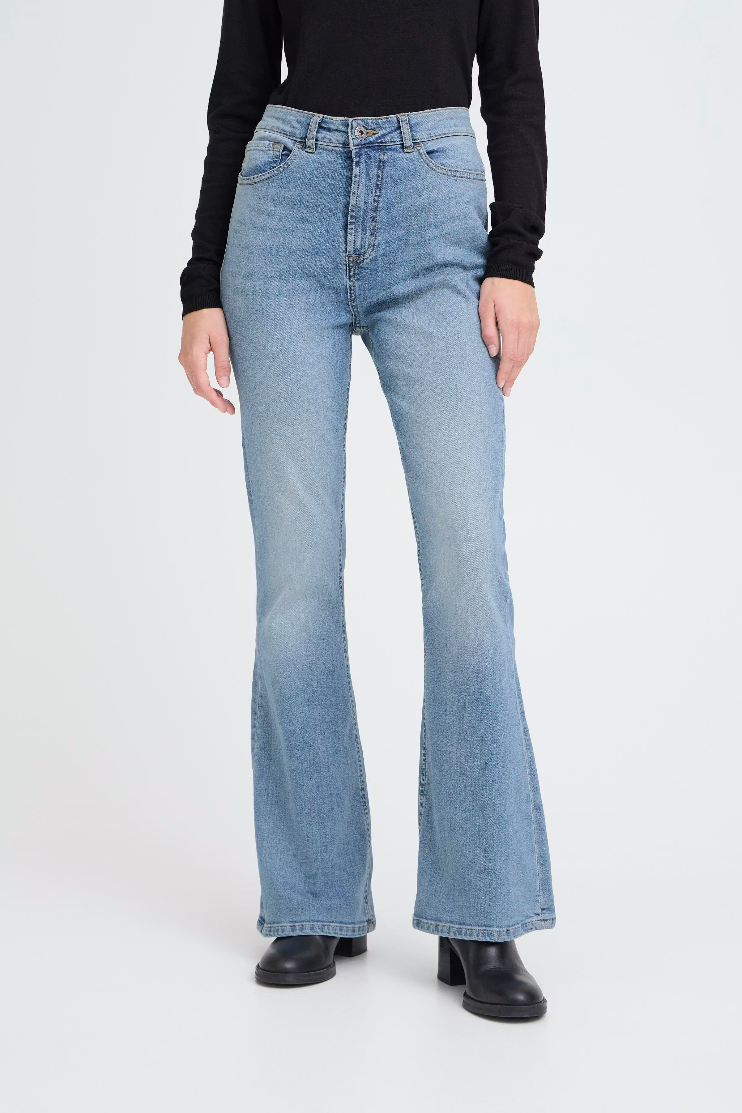 IHTWIGGY FLAIRED HIGH WAIST Jeans LOOKBOOK FRONT 20122437-200343