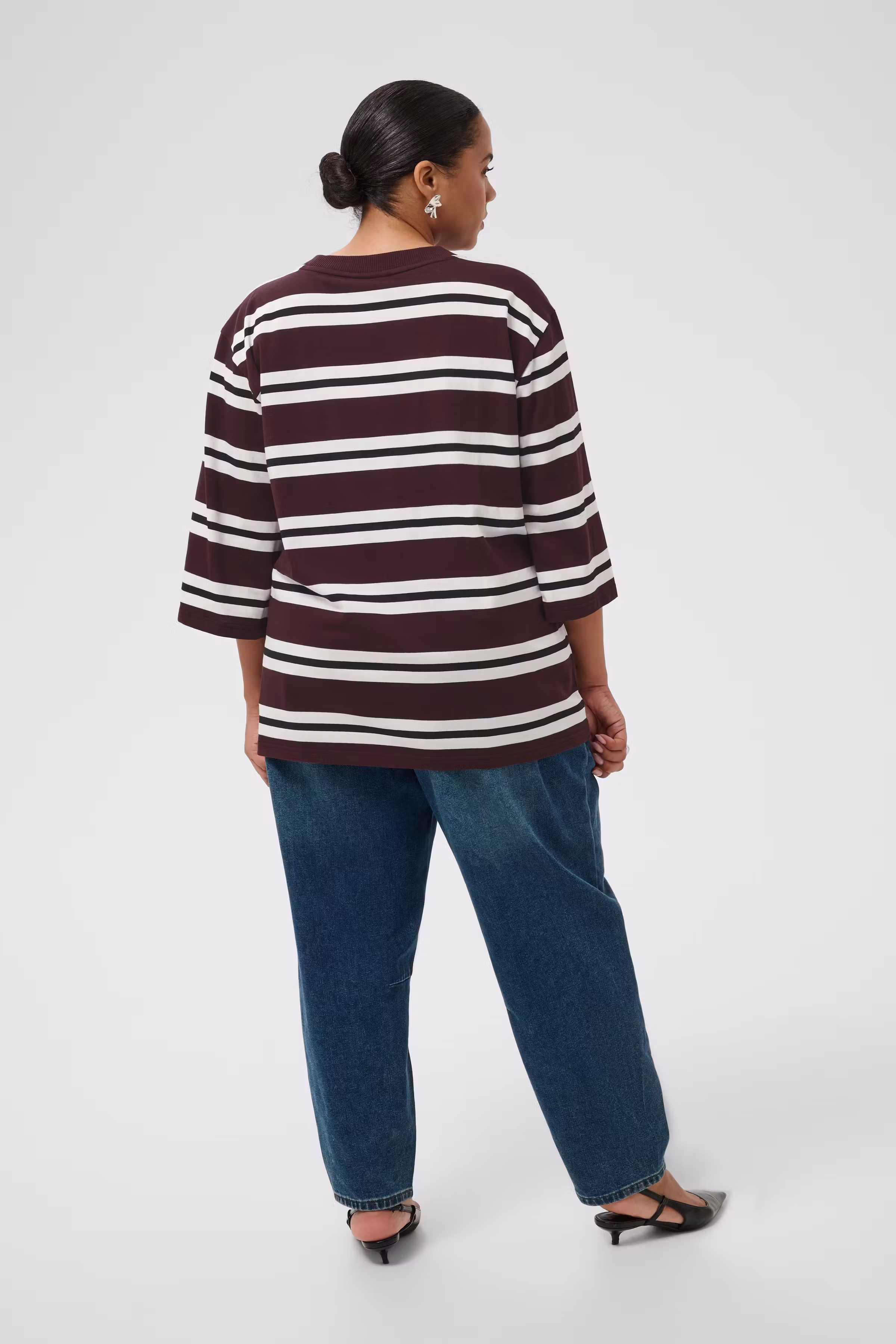 KCwinni T-shirt LOOKBOOK BACK 10584390-109917