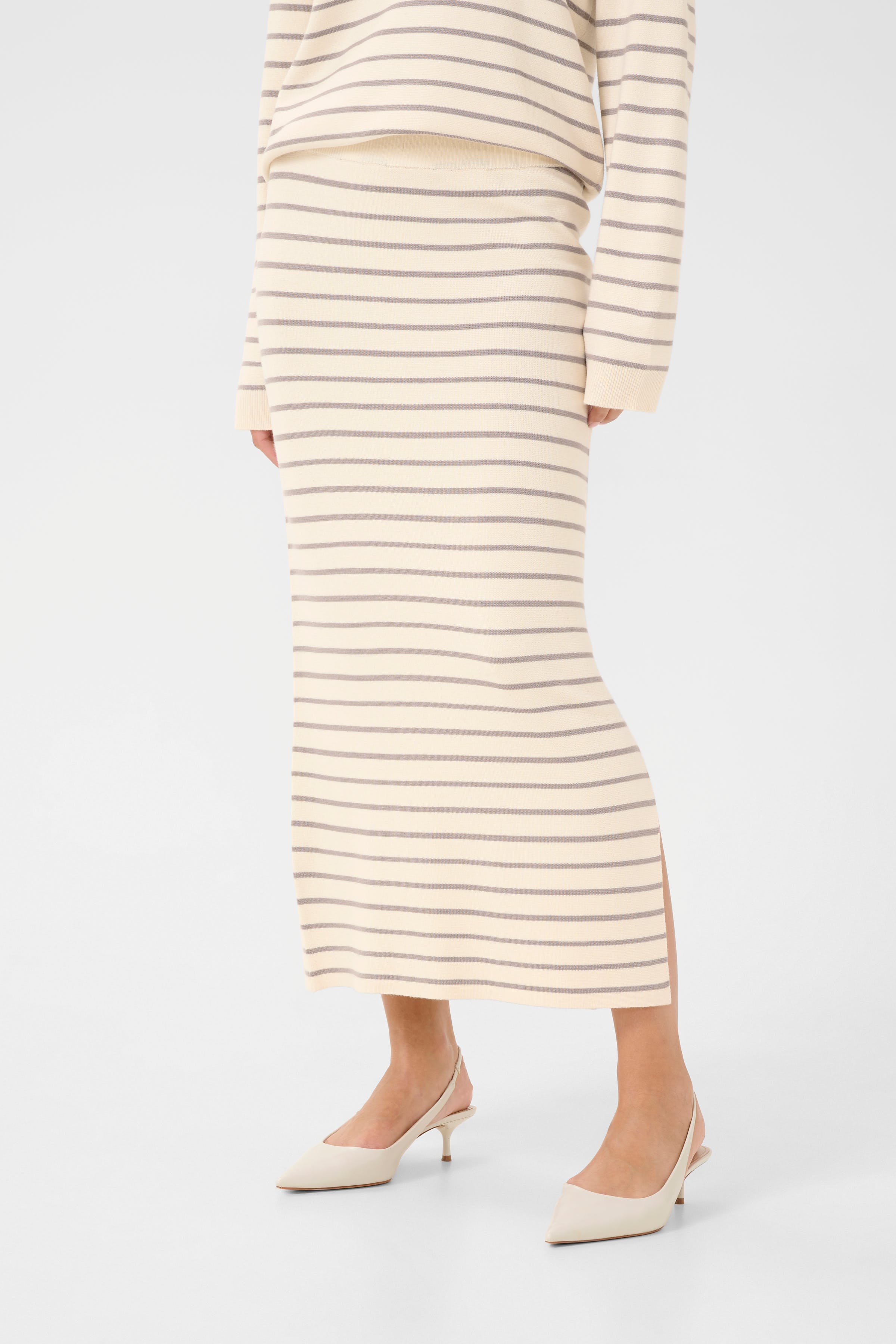 CUebba Skirt LOOKBOOK FRONT 50111977-107834