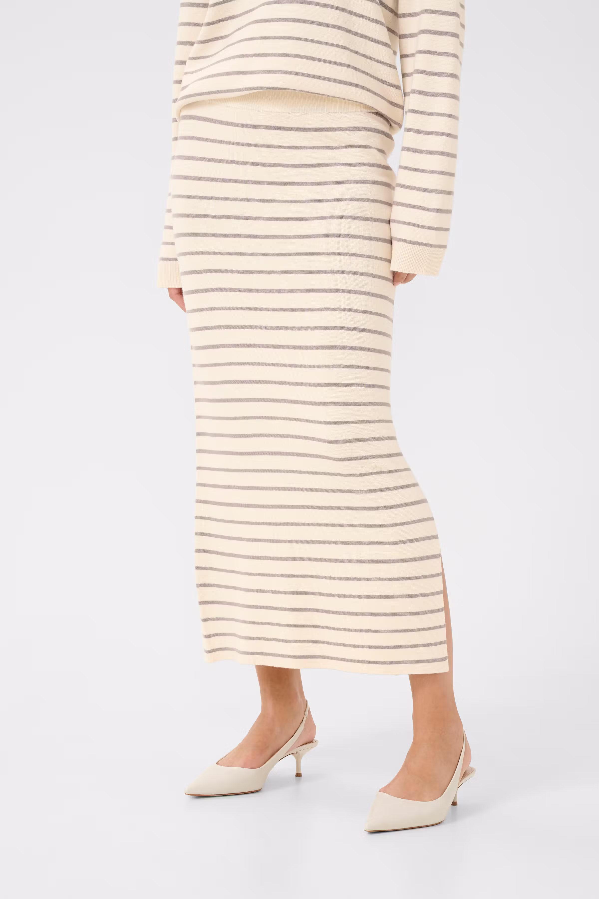 CUebba Skirt LOOKBOOK FRONT 50111977-107834