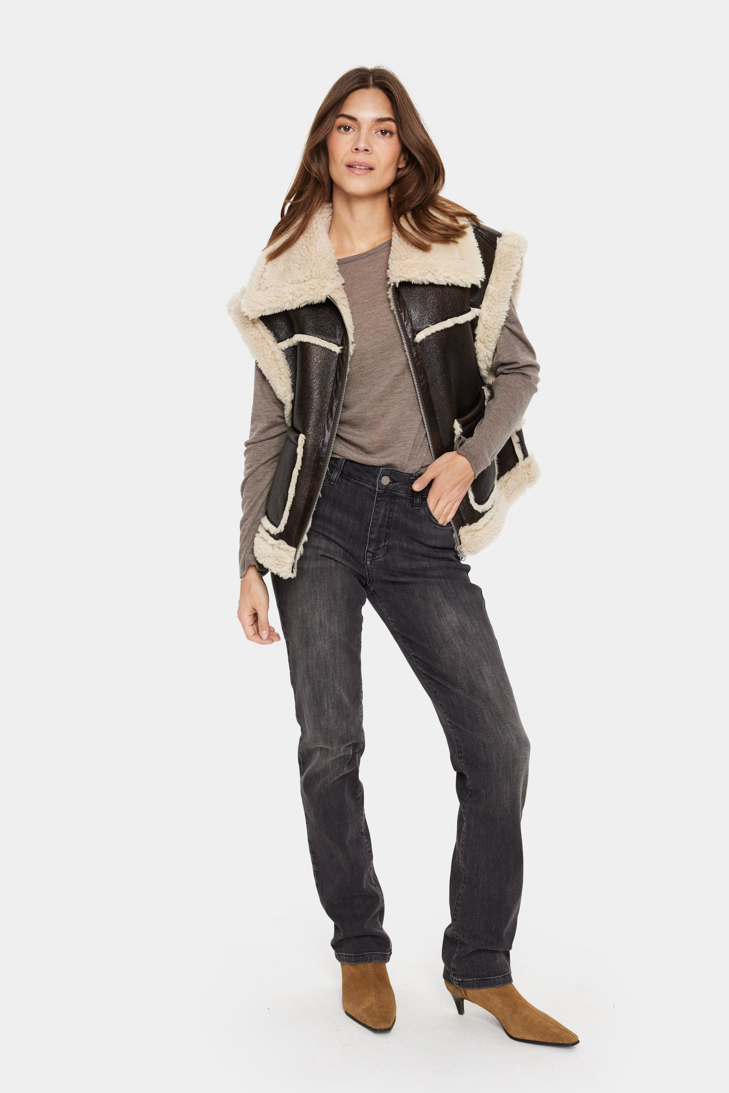 IsauraSZ Vest LOOKBOOK FRONT 30513801-190916