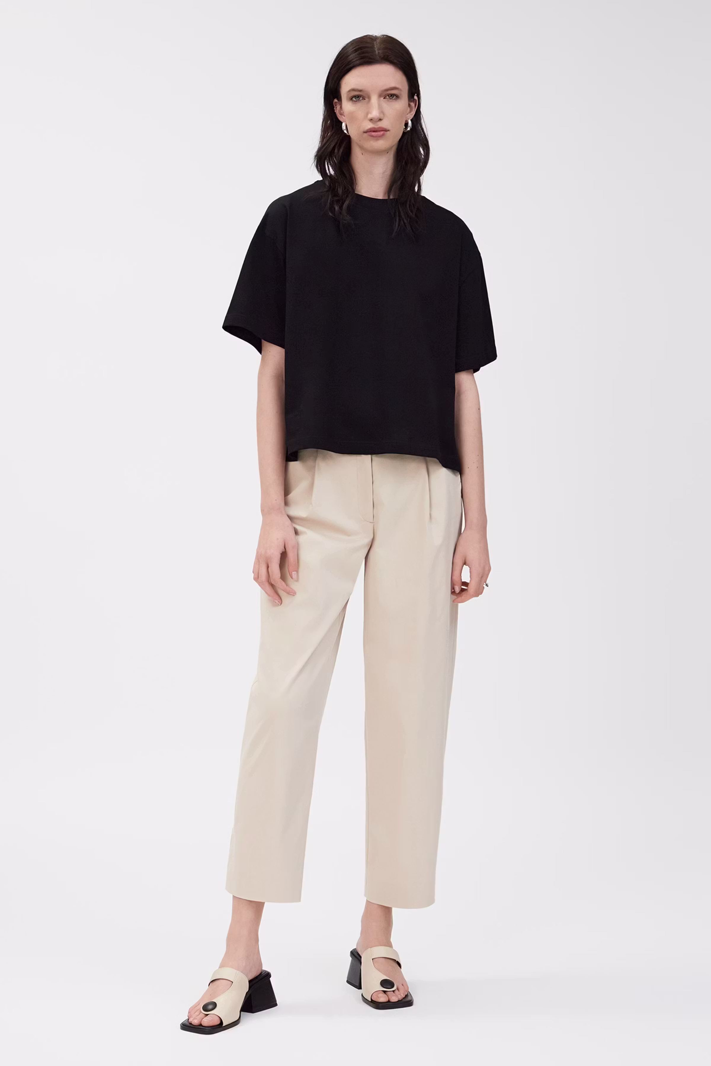 IOKYLA T-shirt LOOKBOOK FRONT 30600477-BK999