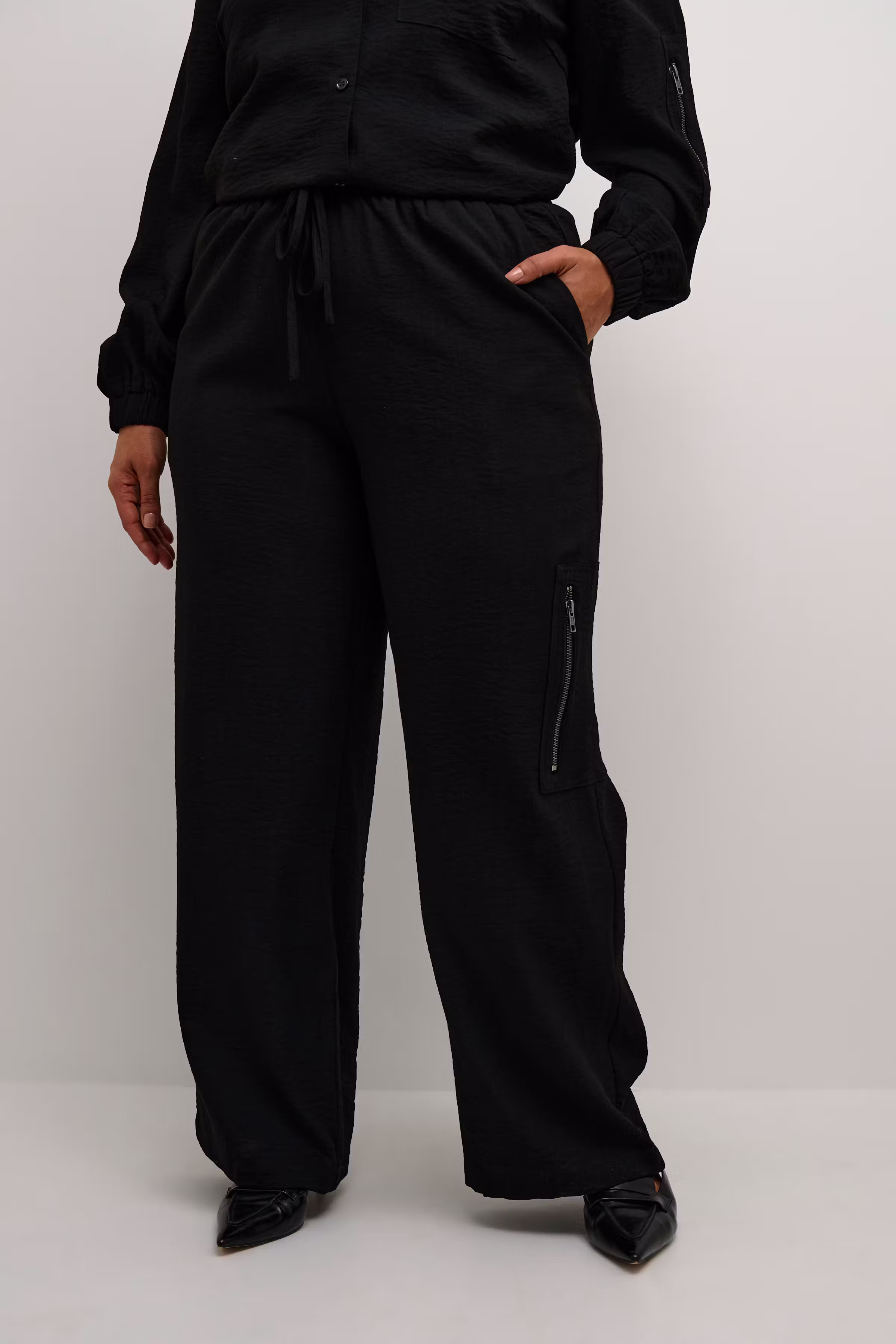 KCbella Trousers LOOKBOOK FRONT 10582406-100121