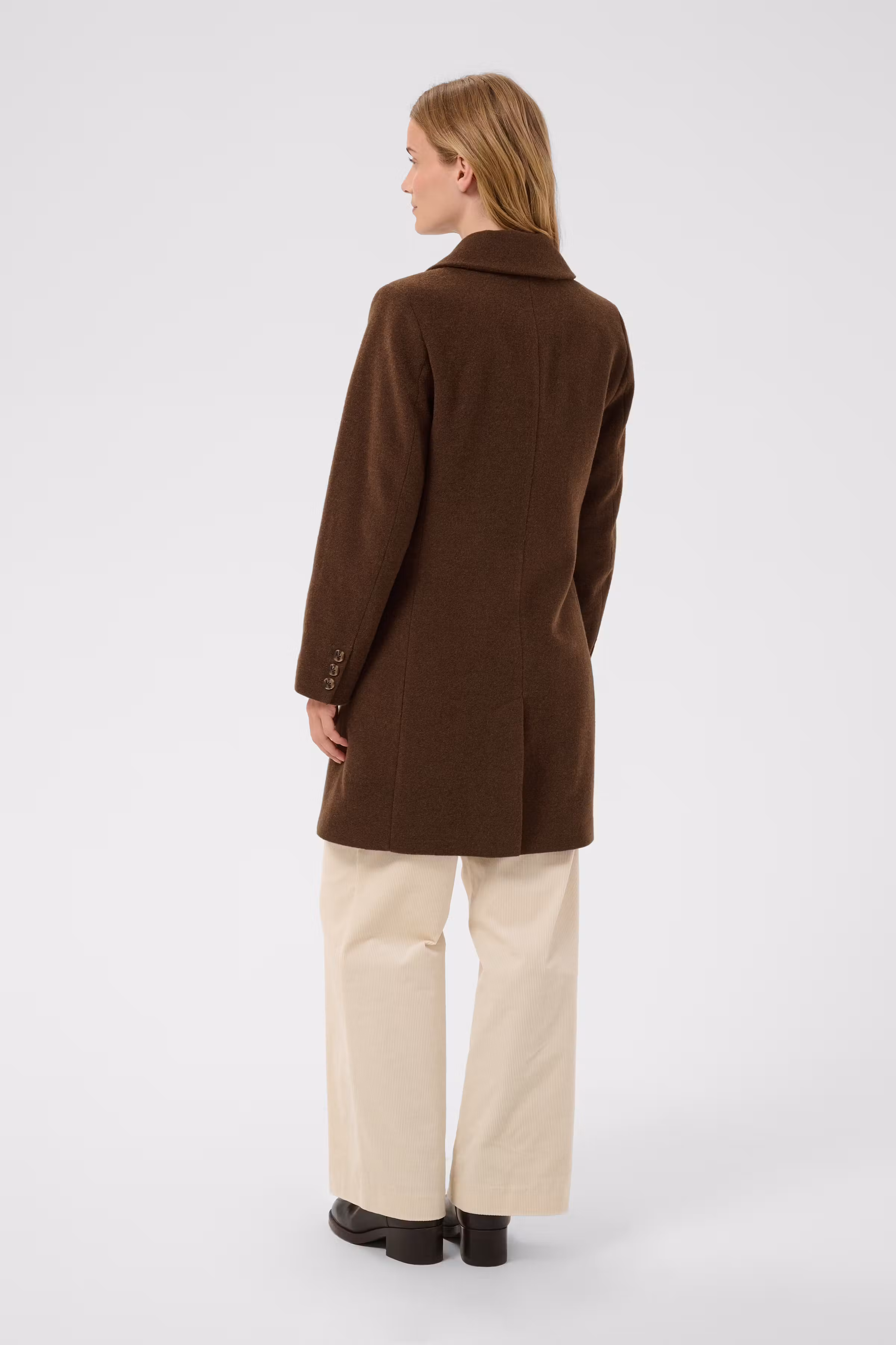 CecilPW Mantel LOOKBOOK BACK 30310638-1912231