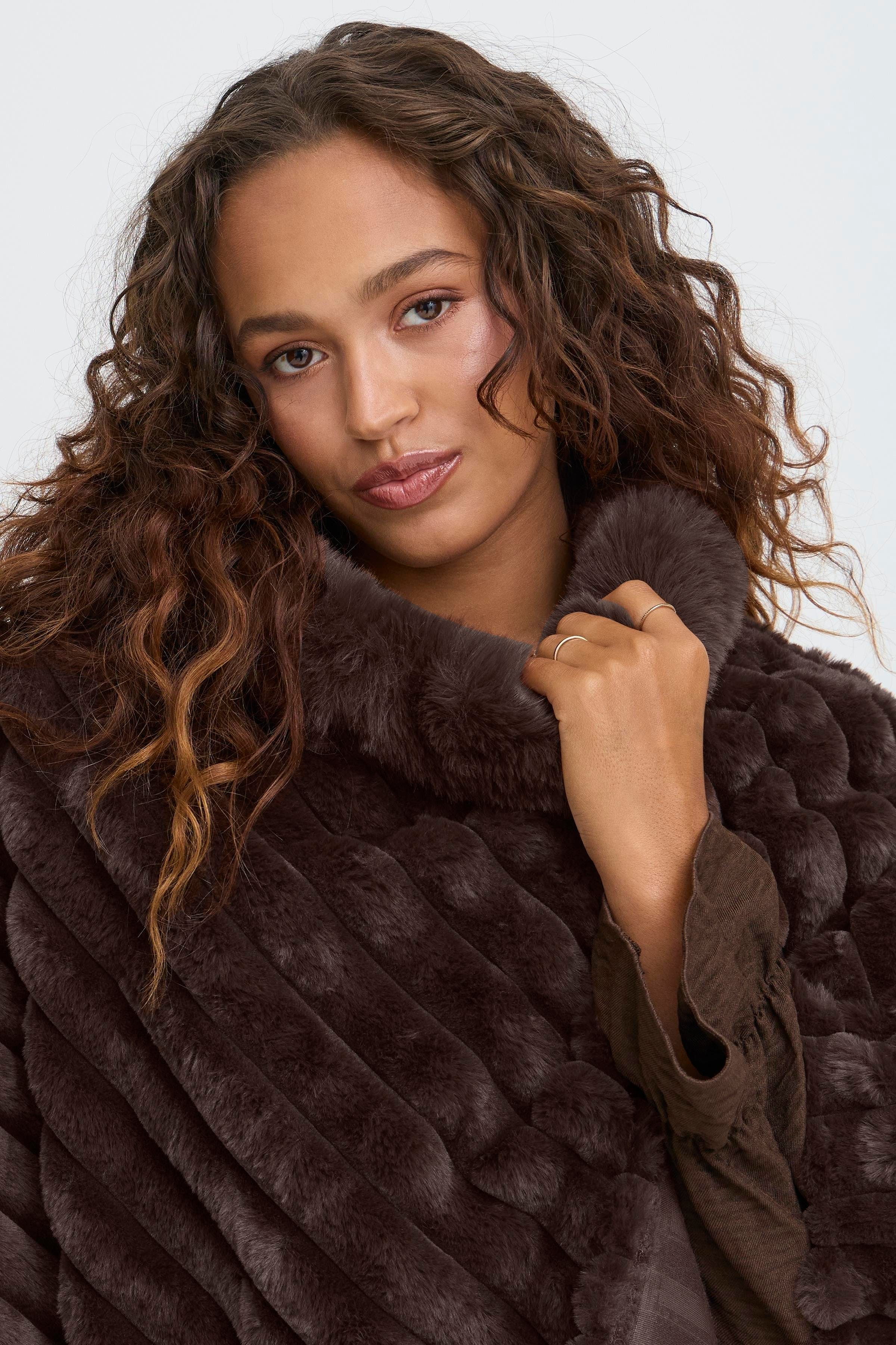 SBDANIO Poncho LOOKBOOK DETAIL 22101097-191109