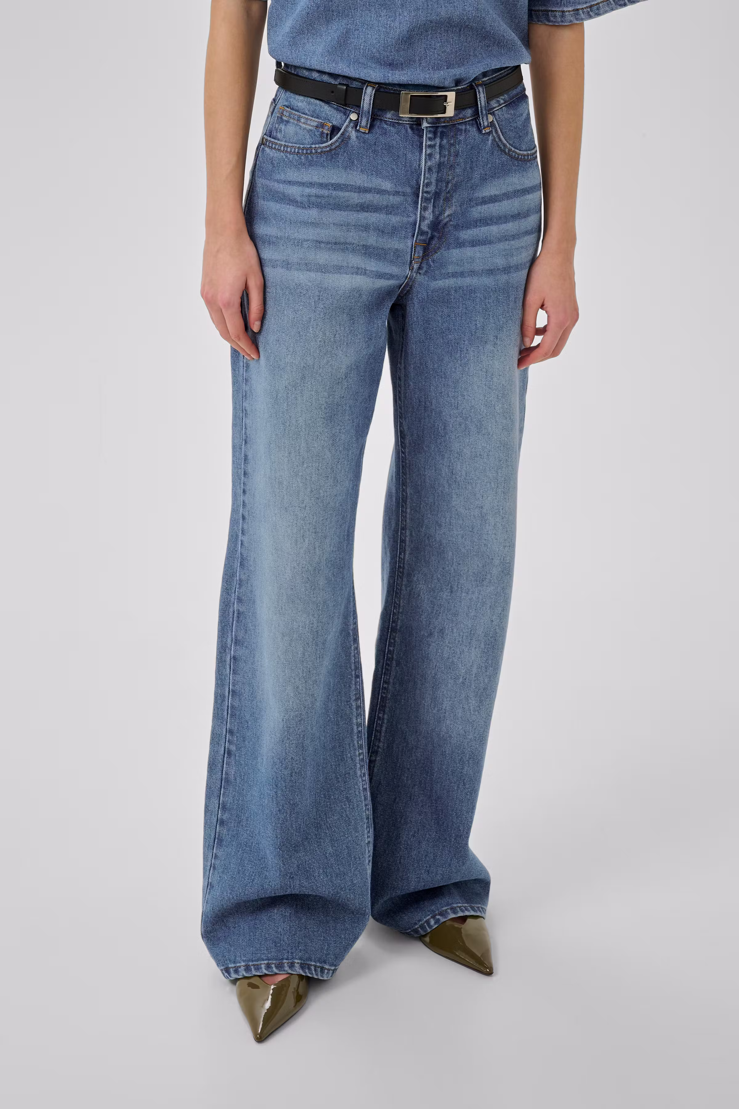 05 THE LOUIS HIGH WIDE LOOKBOOK FRONT 10704222-100053