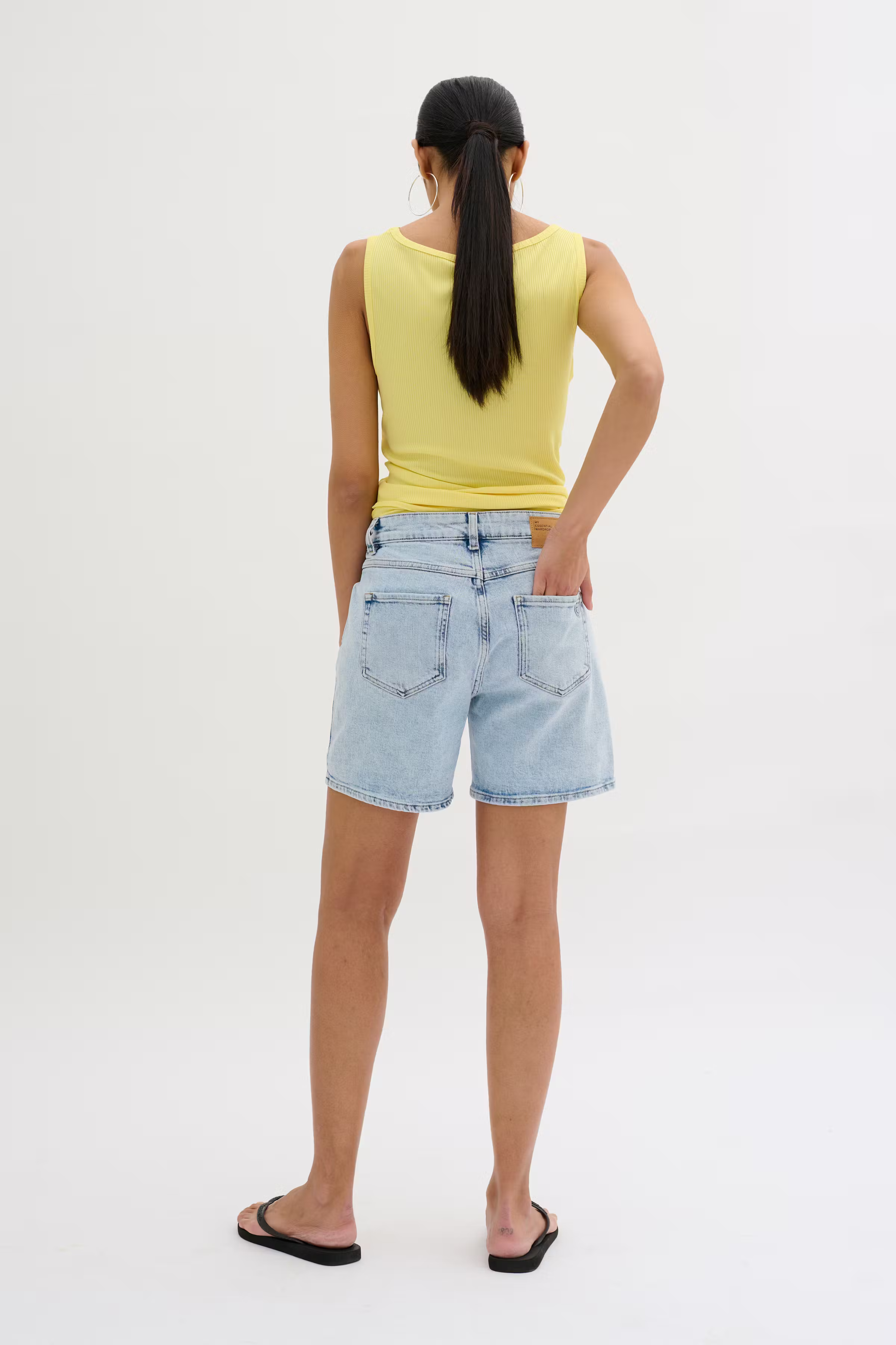 LucyMW Shorts LOOKBOOK BACK 10704295-100046