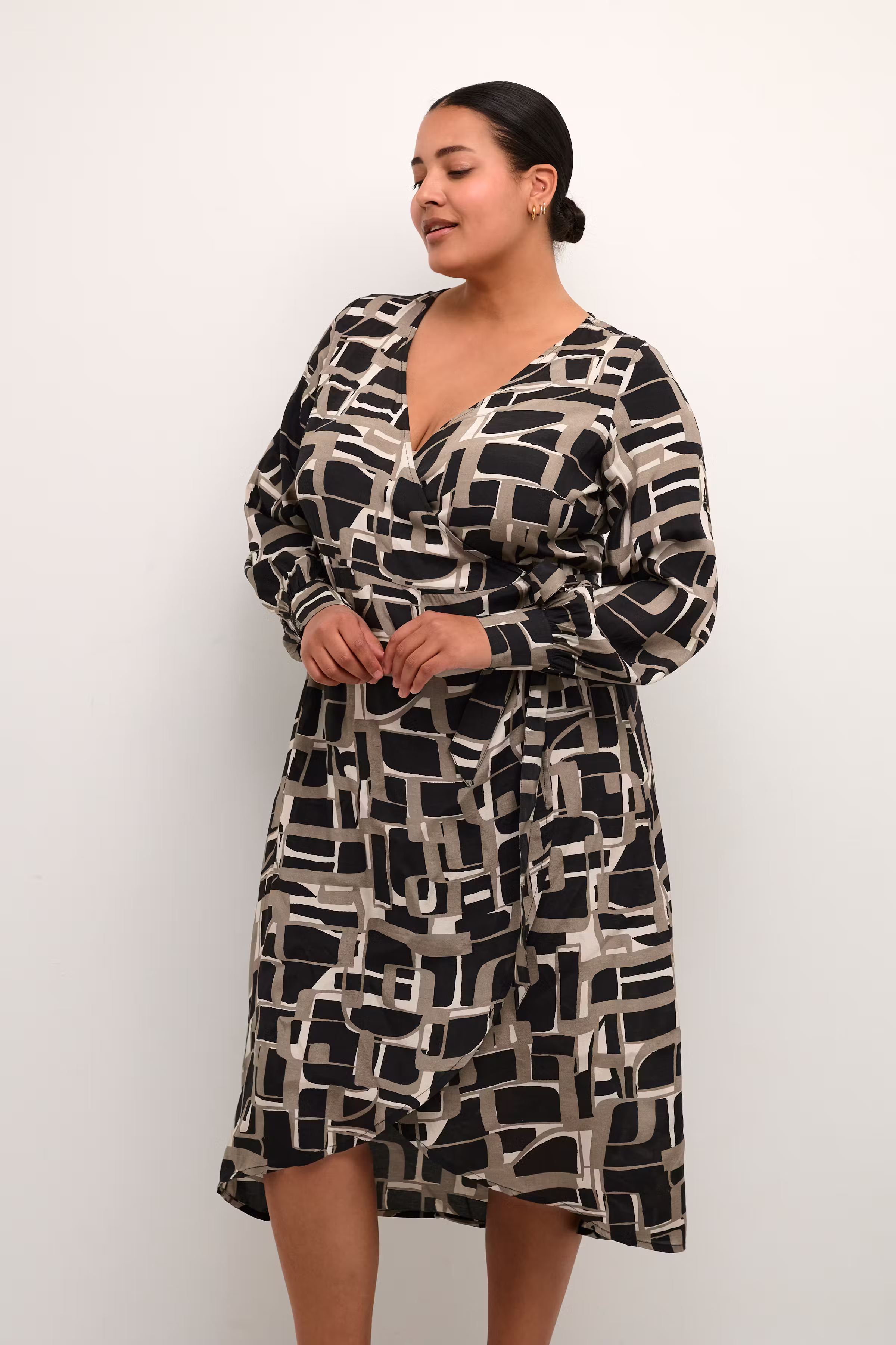 KCkanya Kleid LOOKBOOK FRONT 10581988-105273