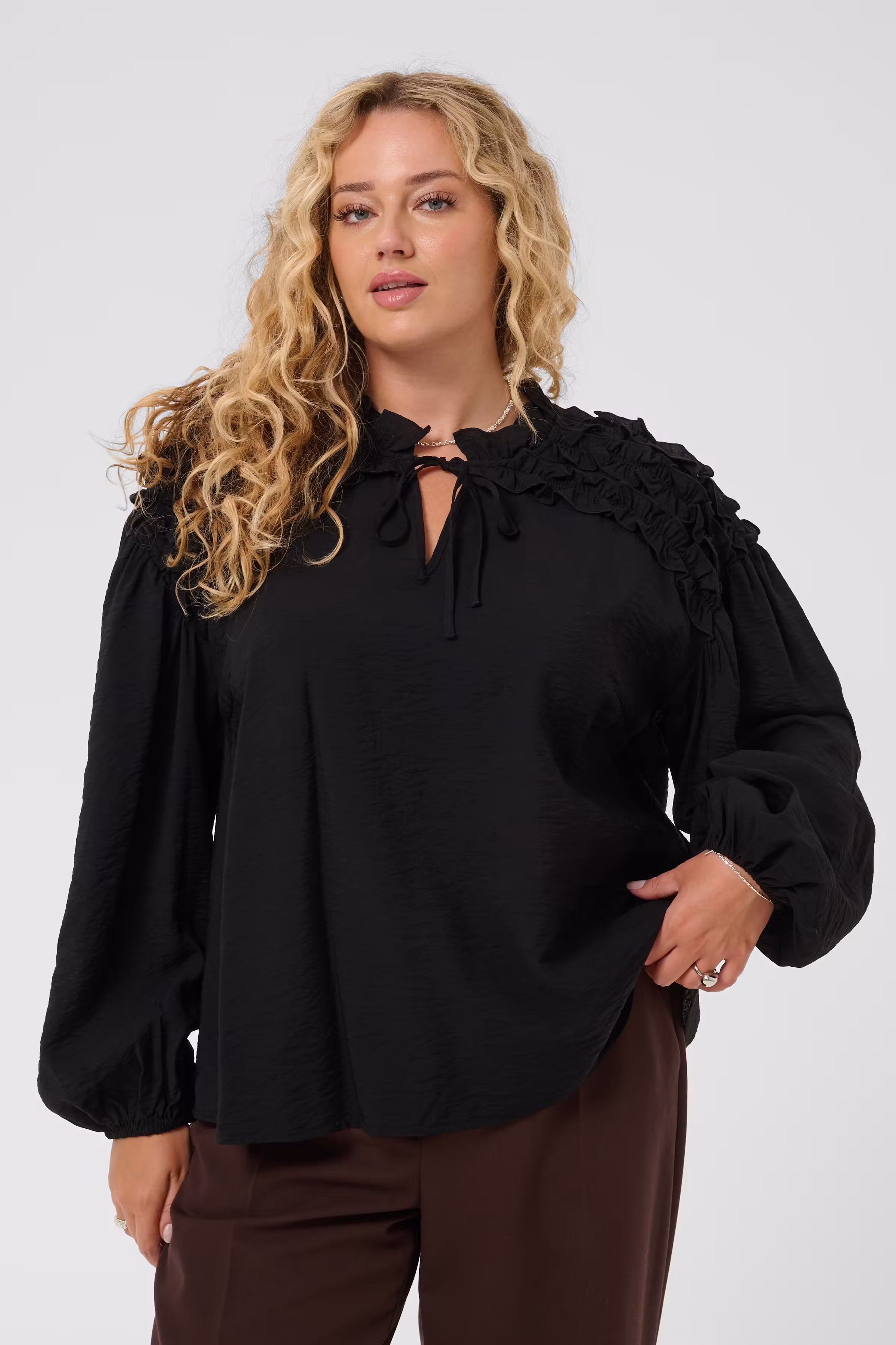 KCnicola Bluse LOOKBOOK FRONT 10584364-100121