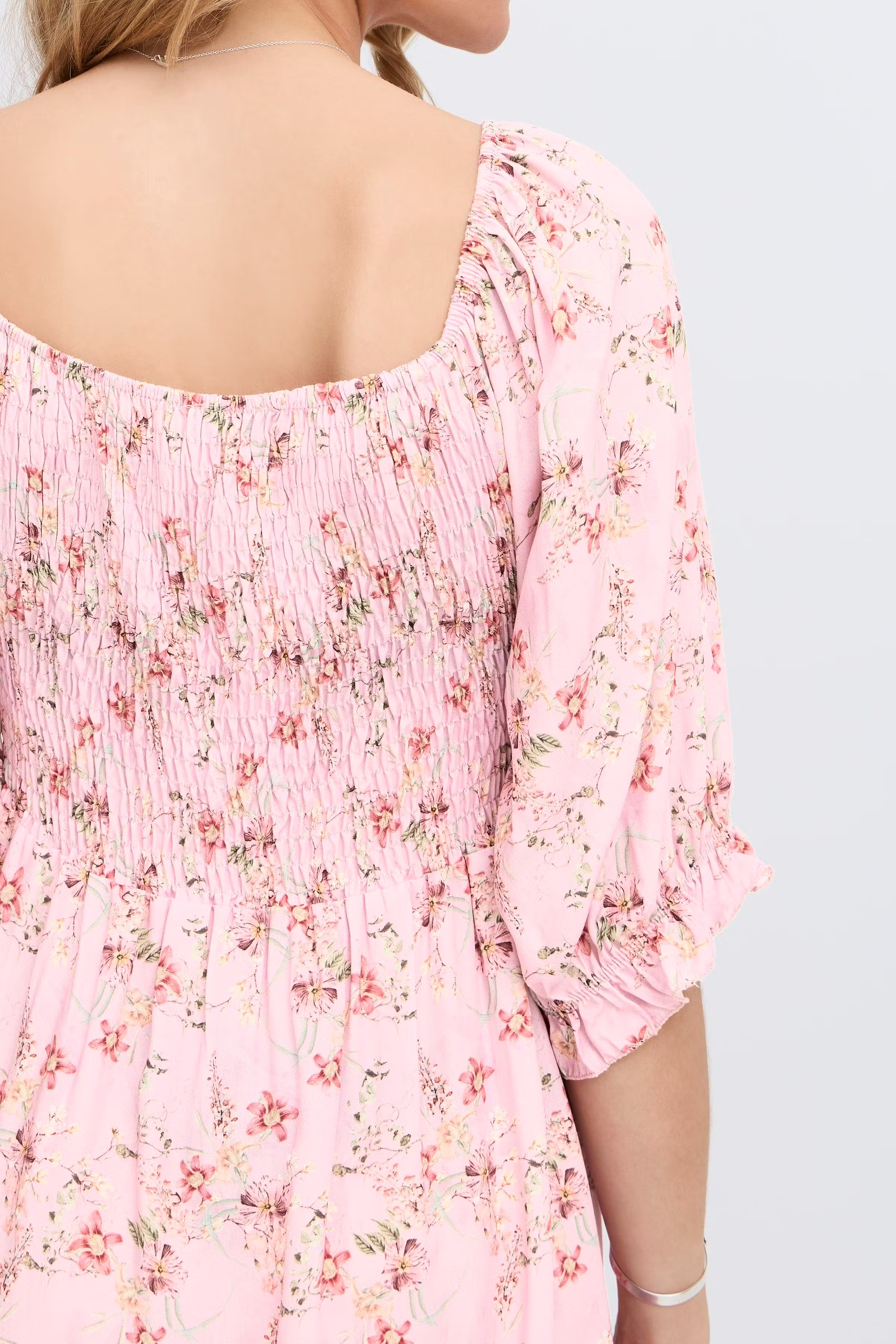 SBGISLA Kjole LOOKBOOK DETAIL 22101030-142305