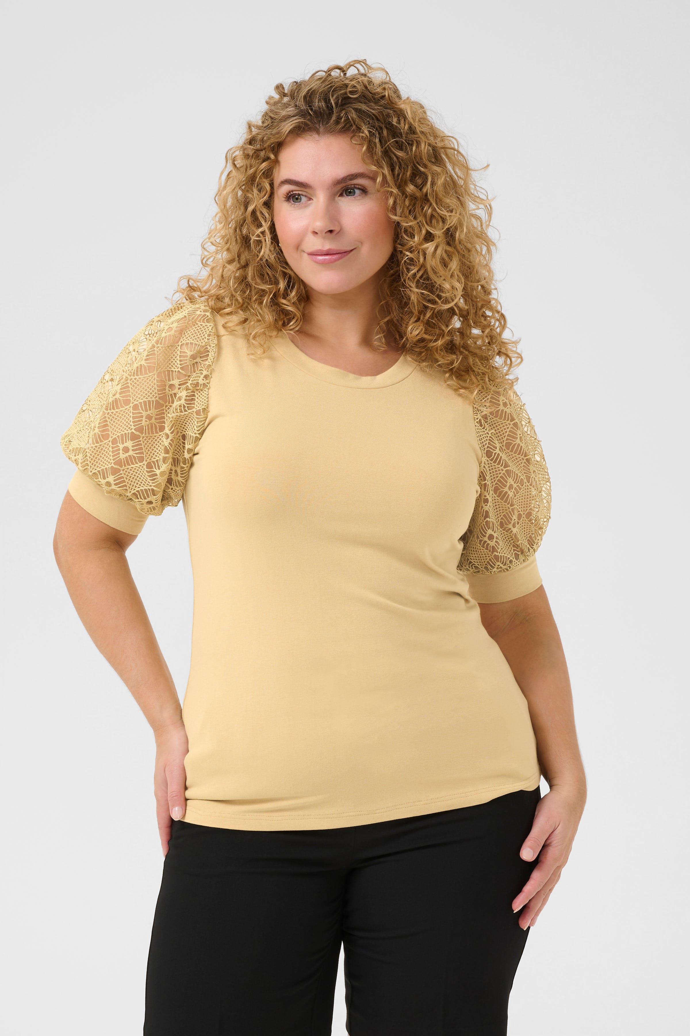 KCtana T-shirt LOOKBOOK FRONT 10582289-161120