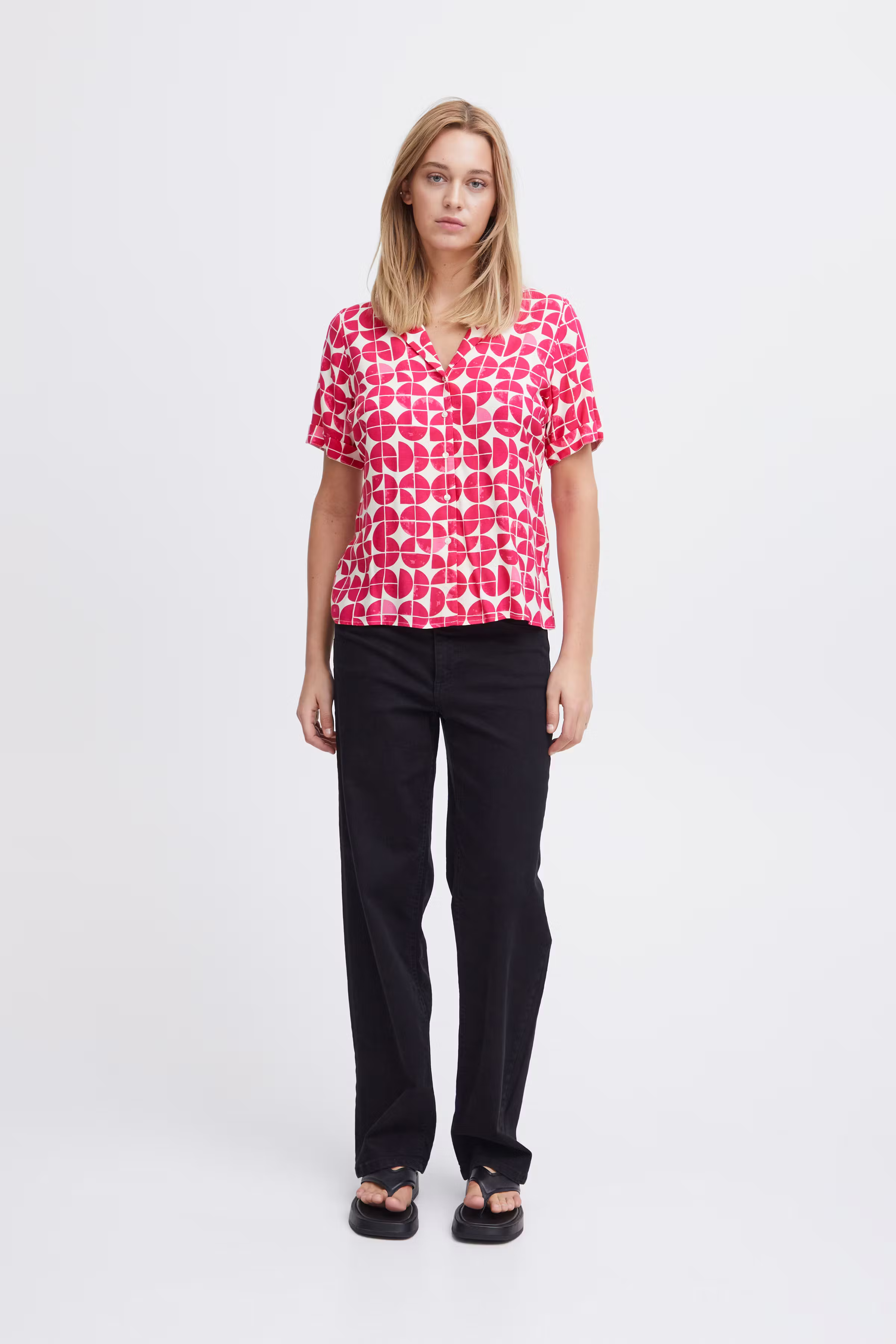 IHNASREEN Shirt LOOKBOOK FRONT 20120836-202937