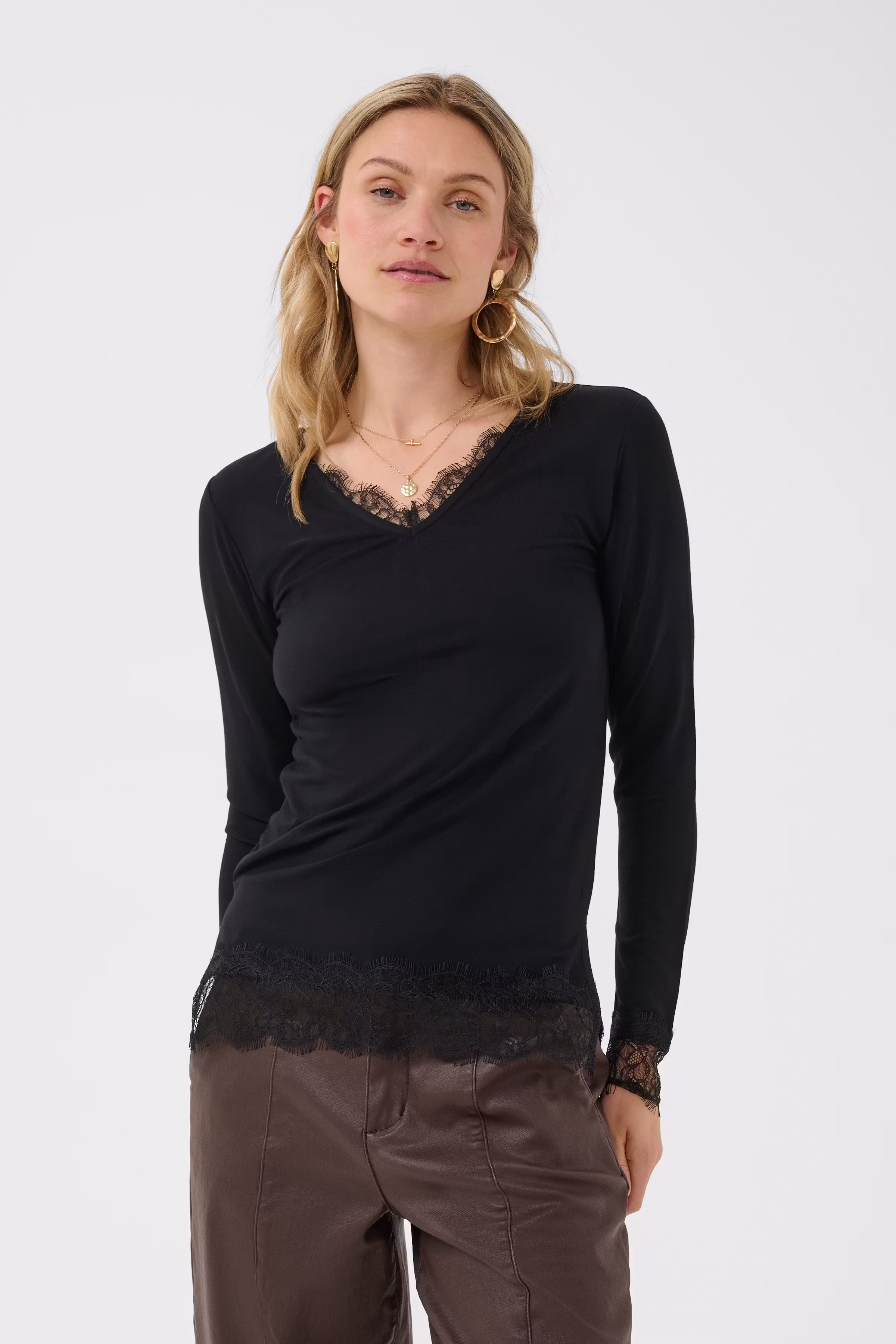 CRAlvaia Top LOOKBOOK FRONT 10615771-100120