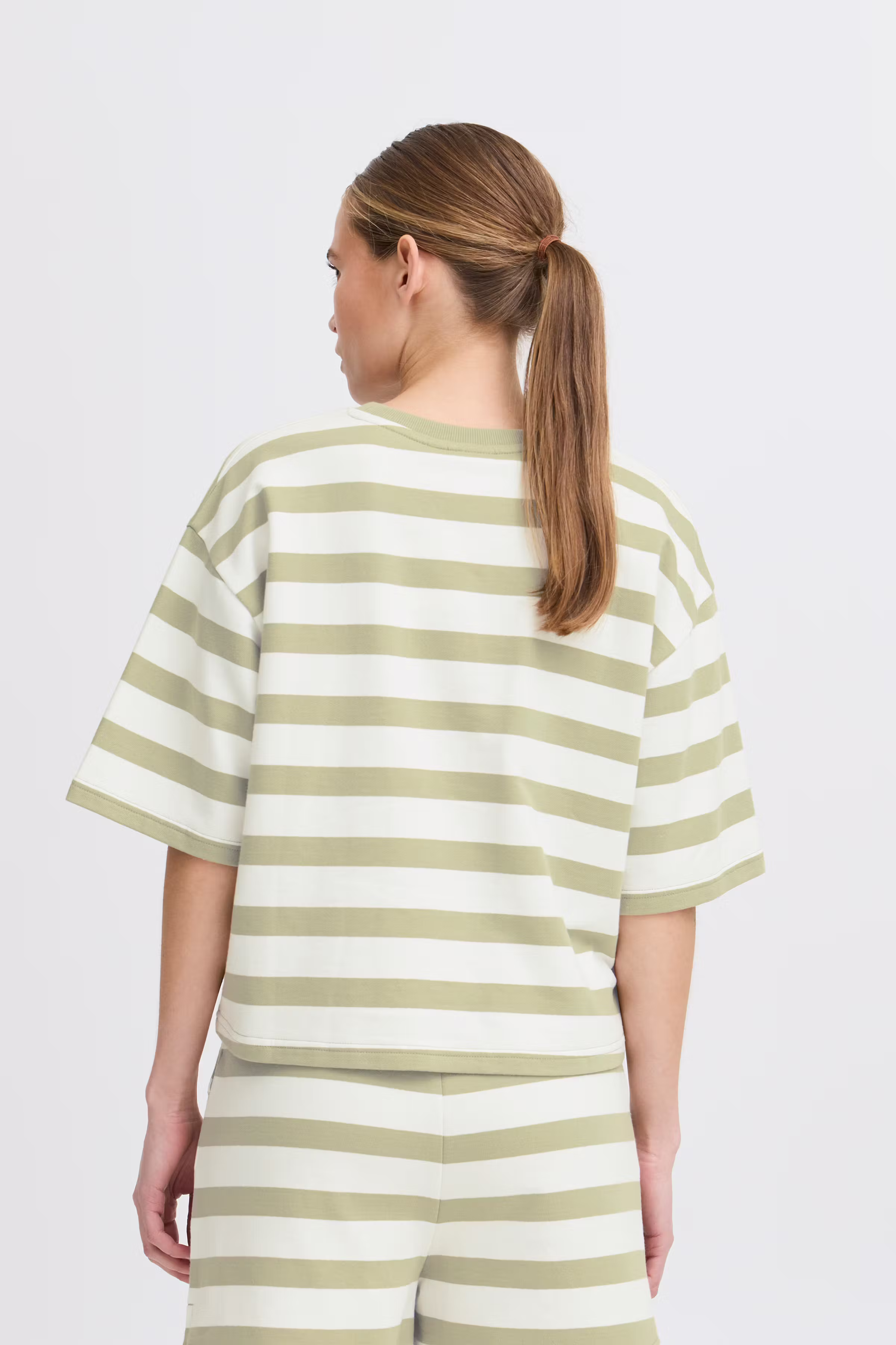 IHOCIE T-shirt LOOKBOOK BACK 20122776-204373