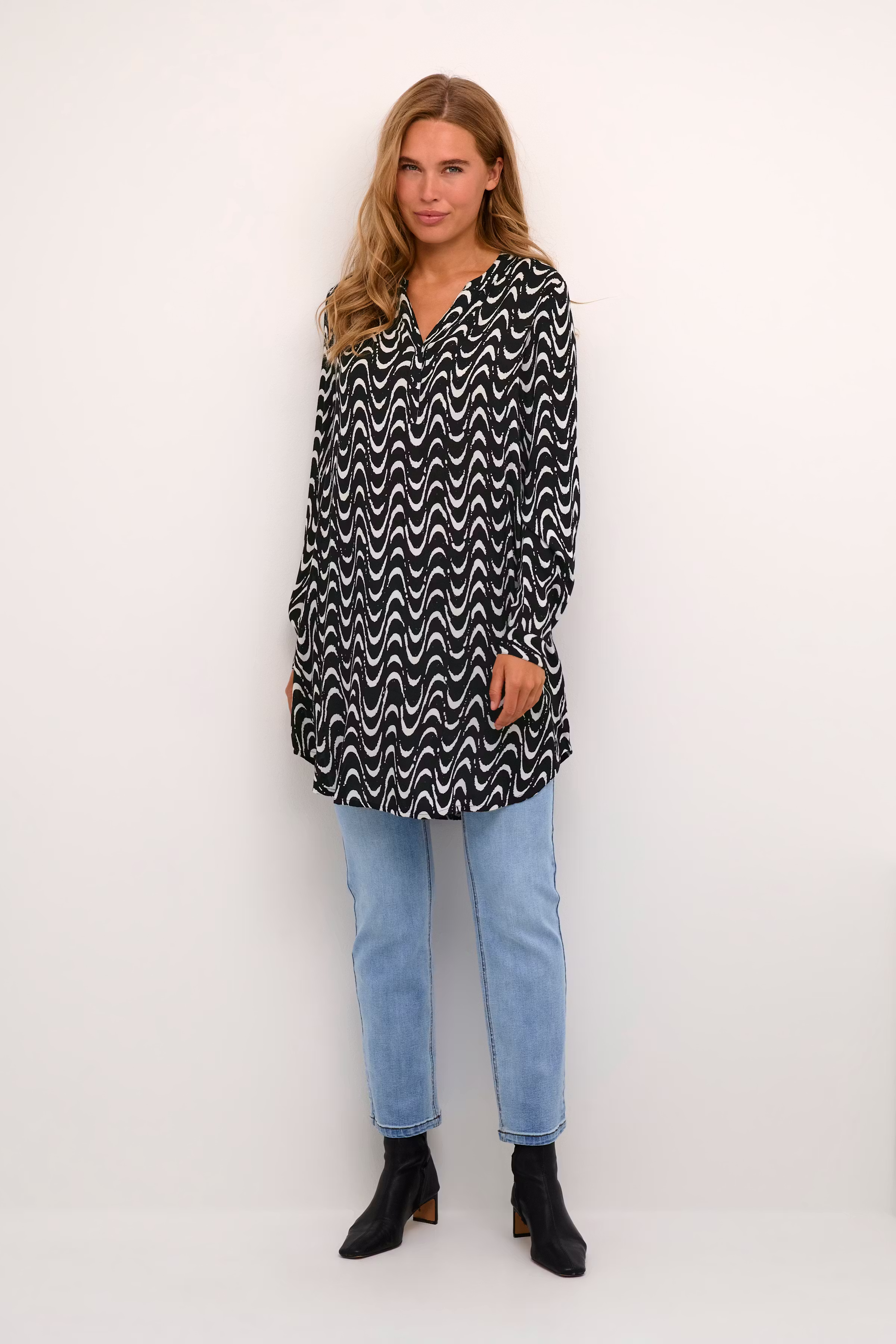 KAmira Tunika LOOKBOOK FRONT 10508284-105320