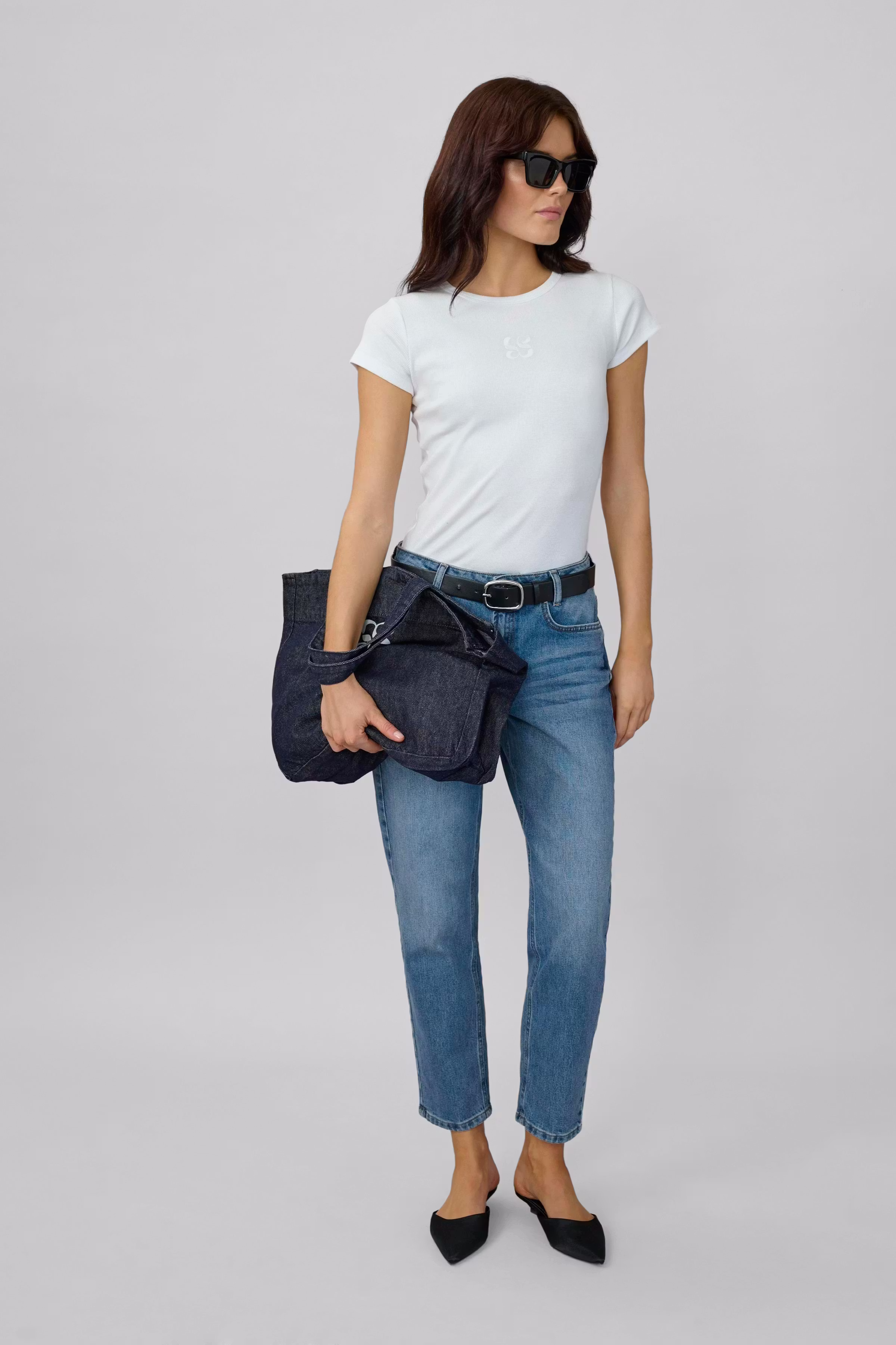 04 THE MOMMY HIGH TAPERED JEANS LOCATION NONE 10704537-100054