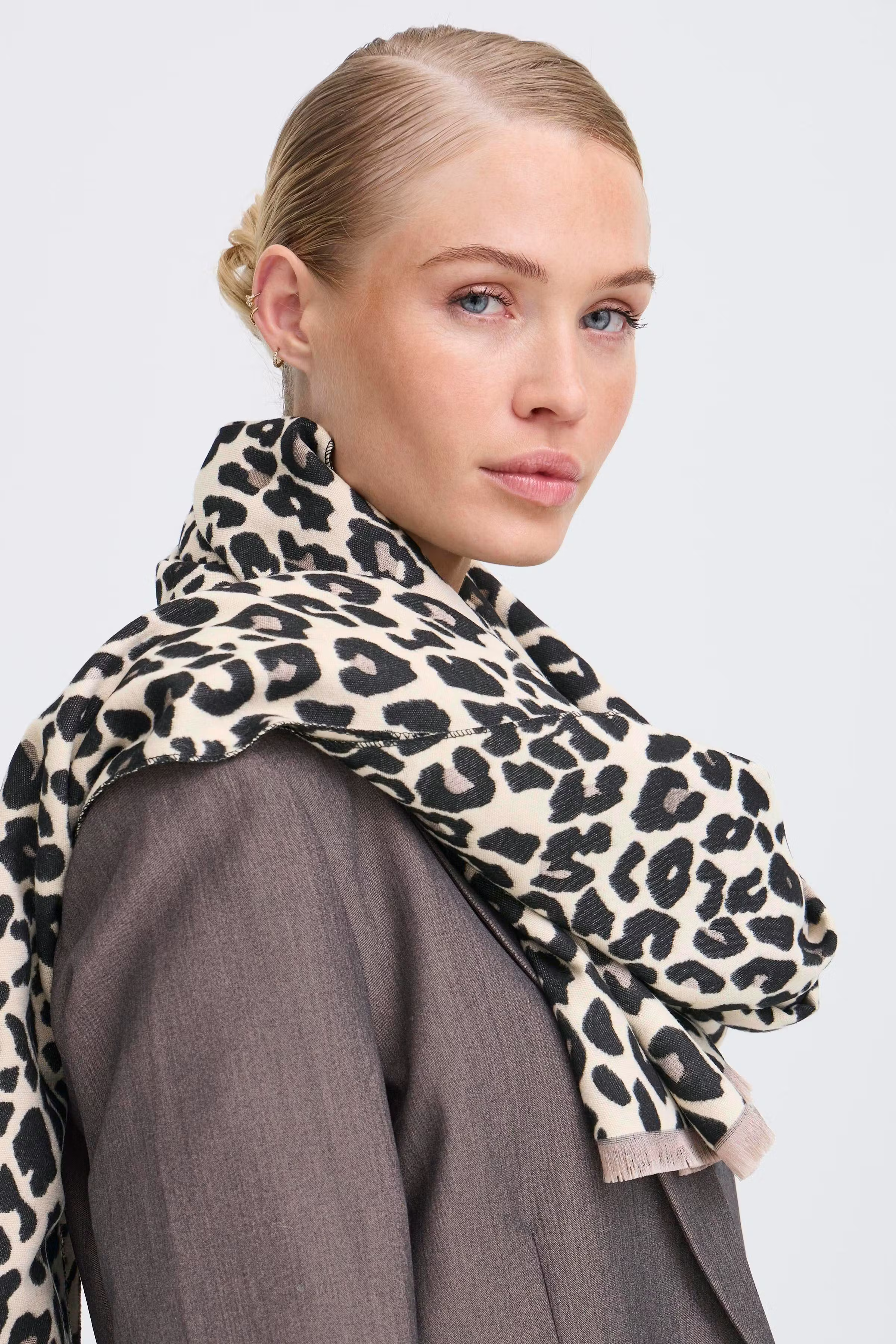 BYVILEOPARD Skjerf LOOKBOOK FRONT 20817261-200453