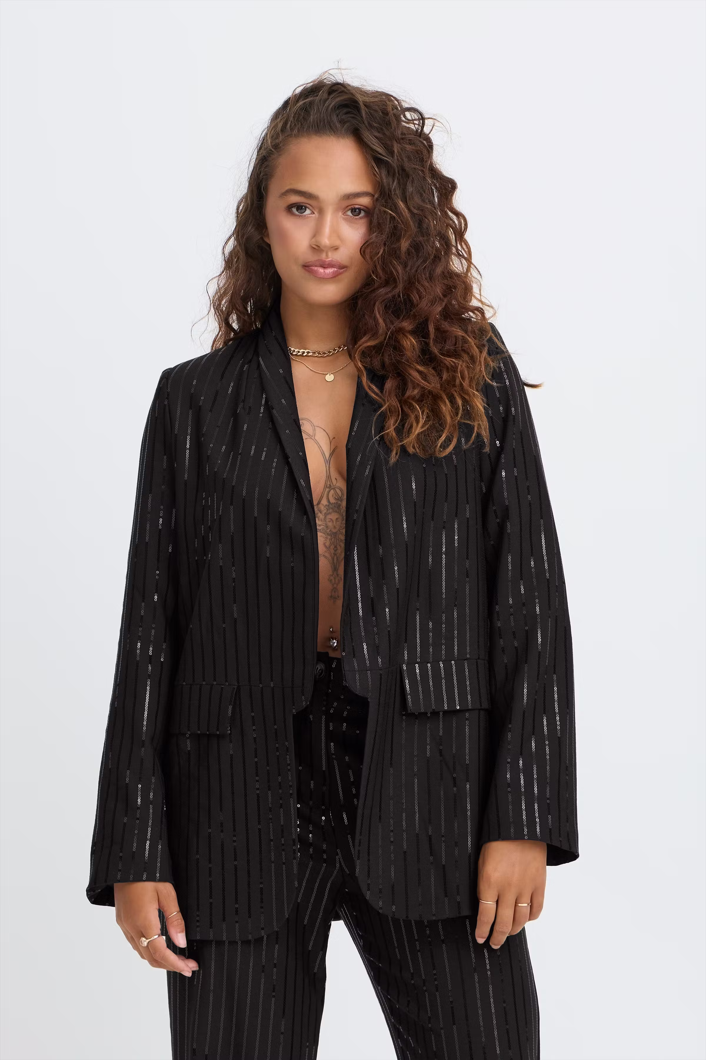 SBIVY Blazer LOOKBOOK FRONT 22101120-190303