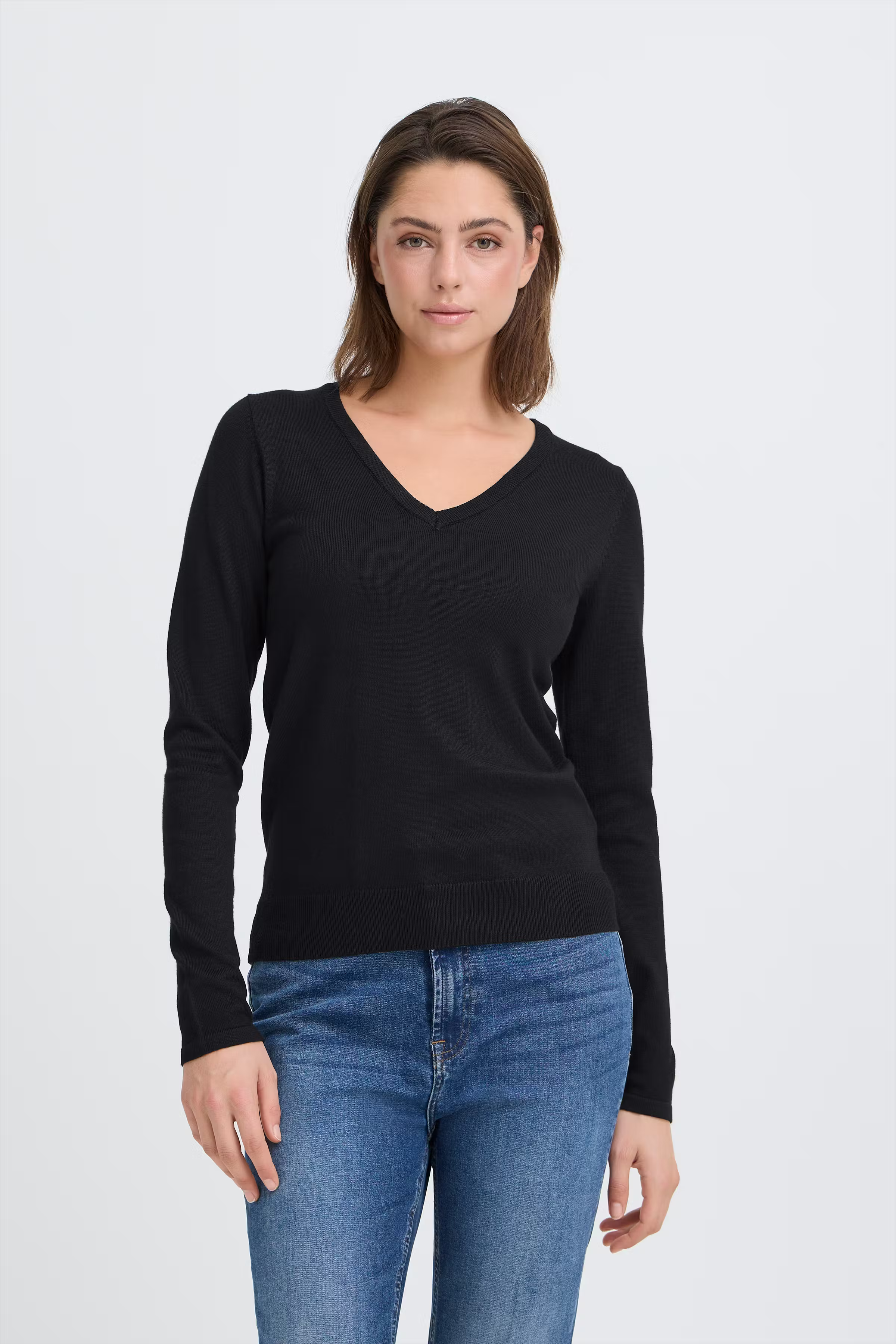 IHLULS V-Neck Pullover LOOKBOOK FRONT 20125815-194008