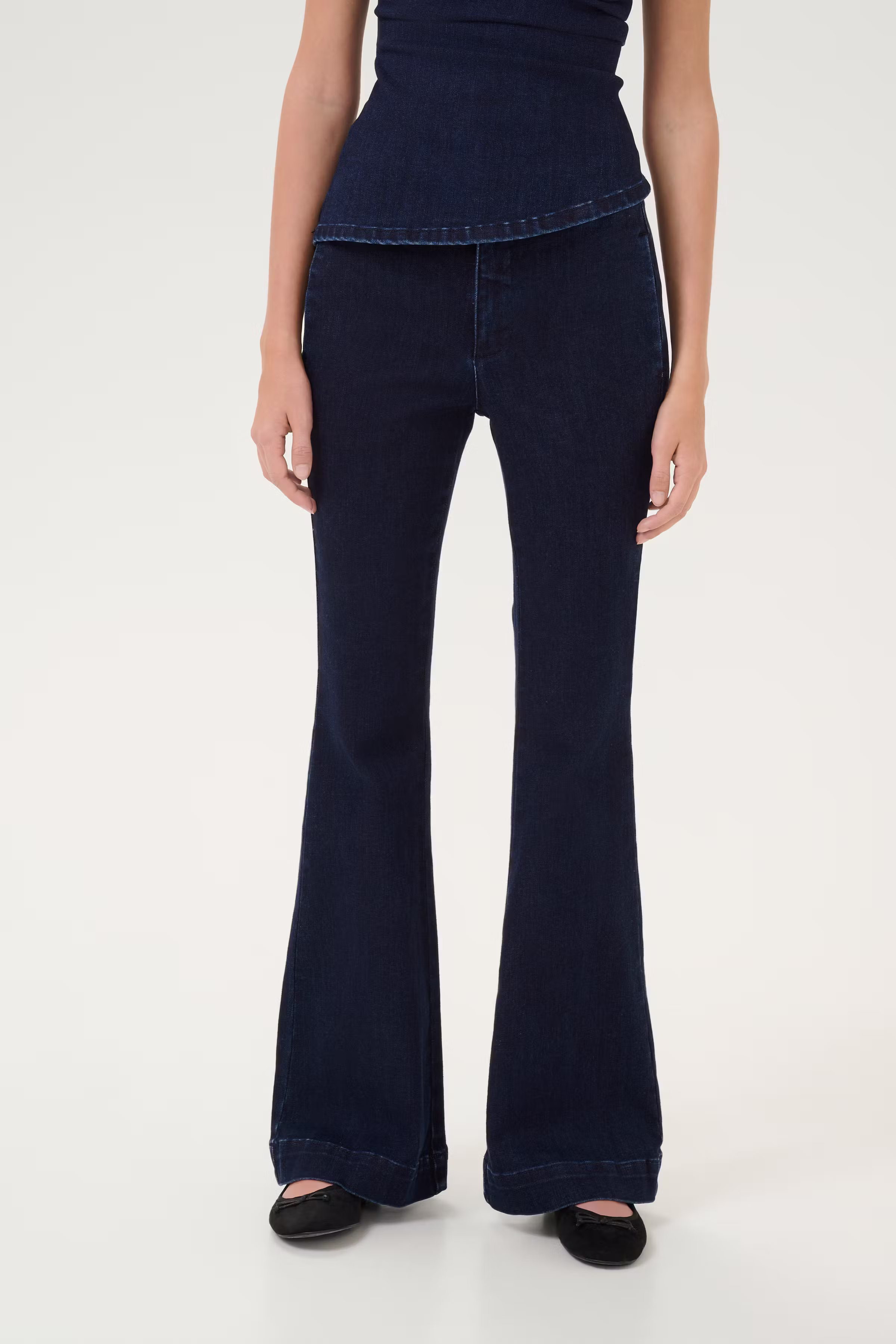 AyoMW Bootcut jeans LOOKBOOK FRONT 10704661-100067