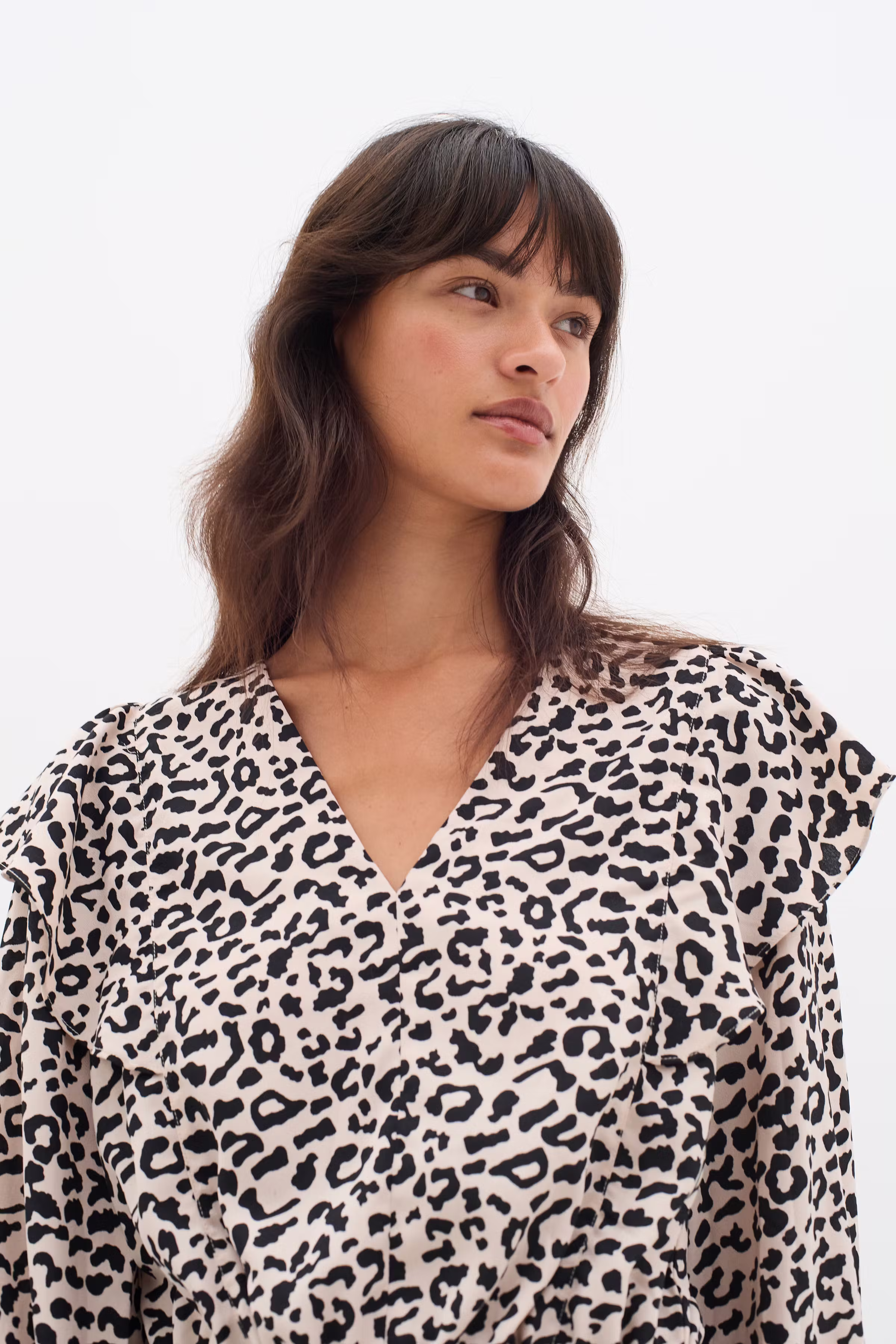 NinahIW V-neck Leopard Kleid LOOKBOOK DETAIL 30110398-300824
