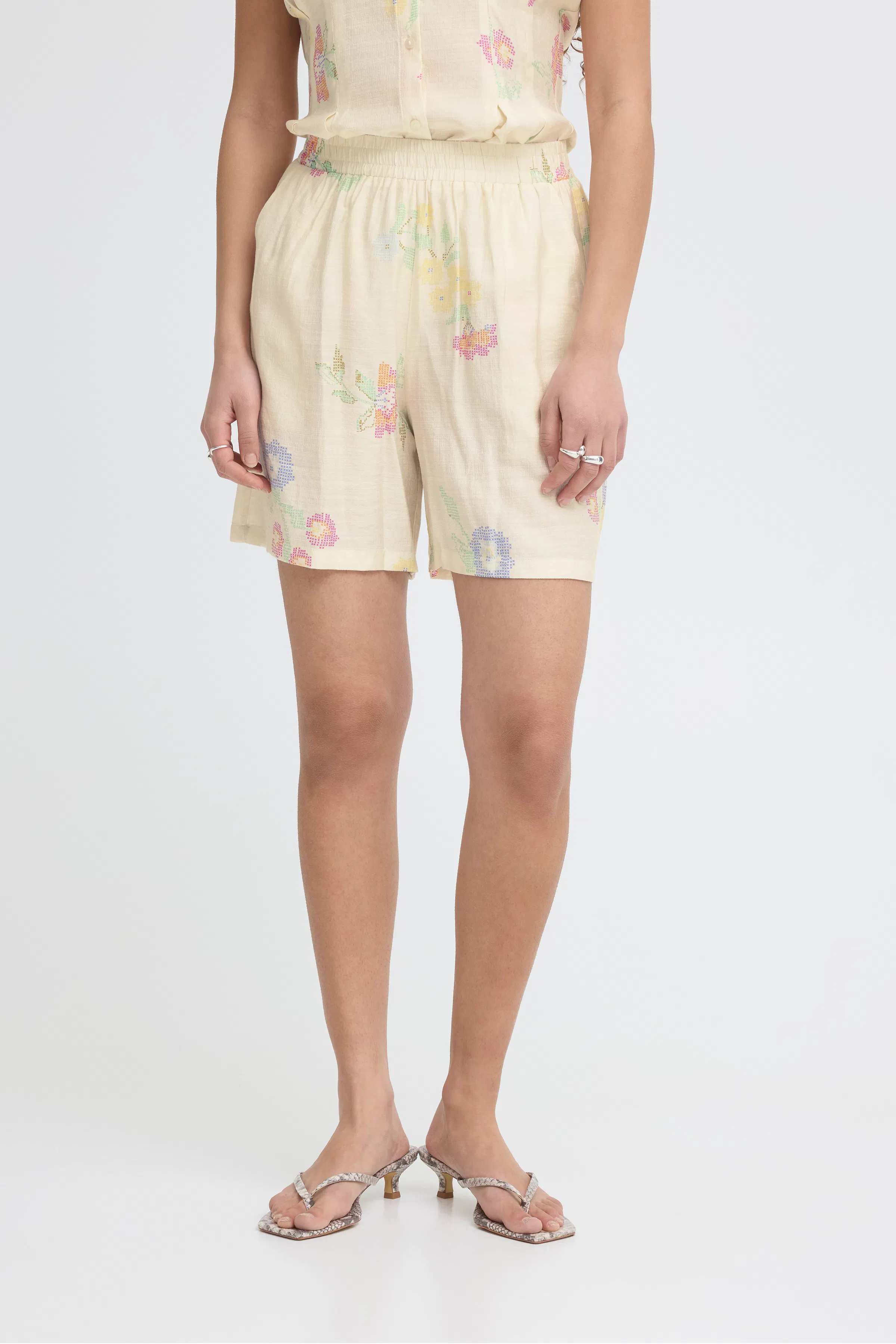 IHGINNI Shorts LOOKBOOK FRONT 20125970-900007522