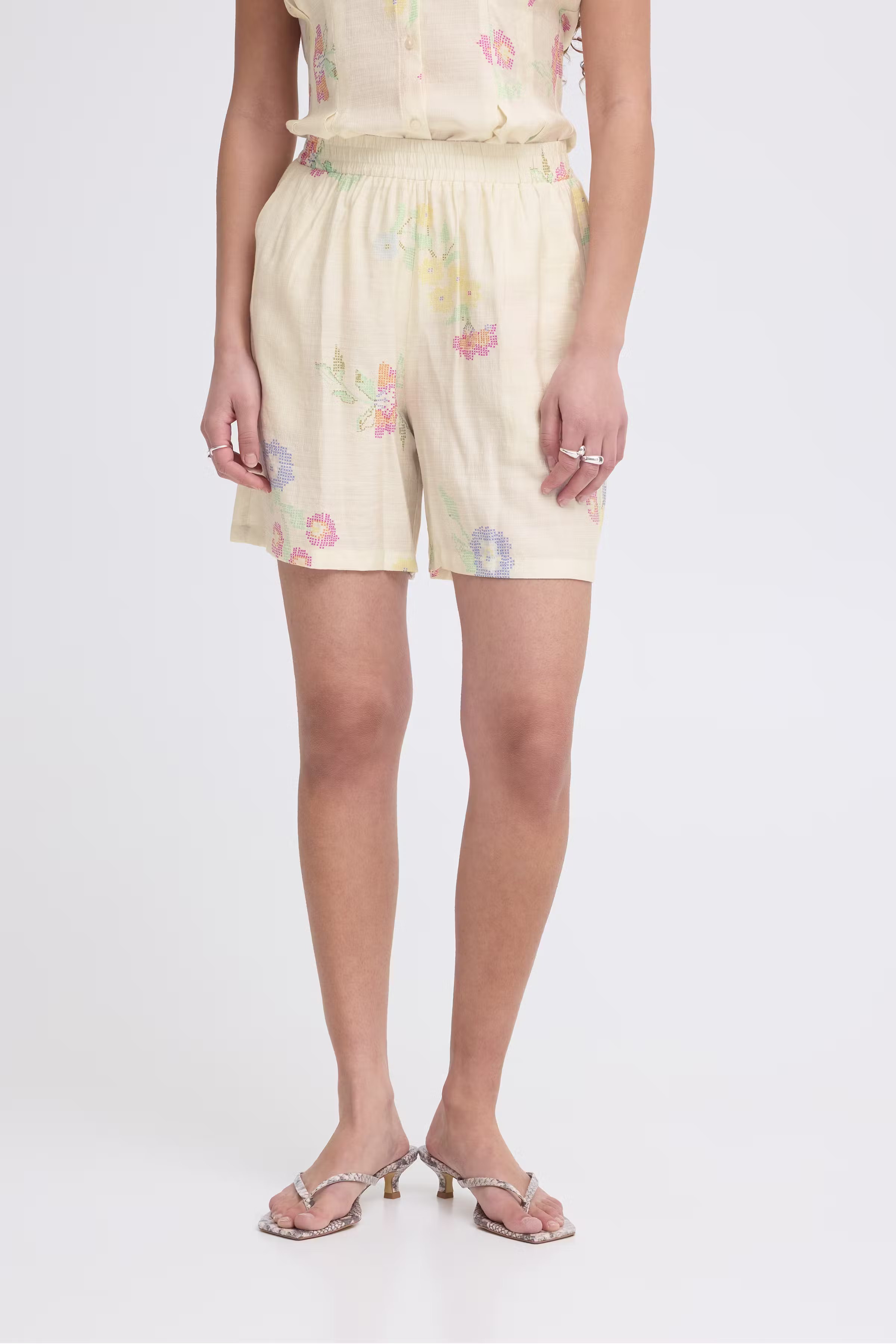 IHGINNI Shorts LOOKBOOK FRONT 20125970-900007522