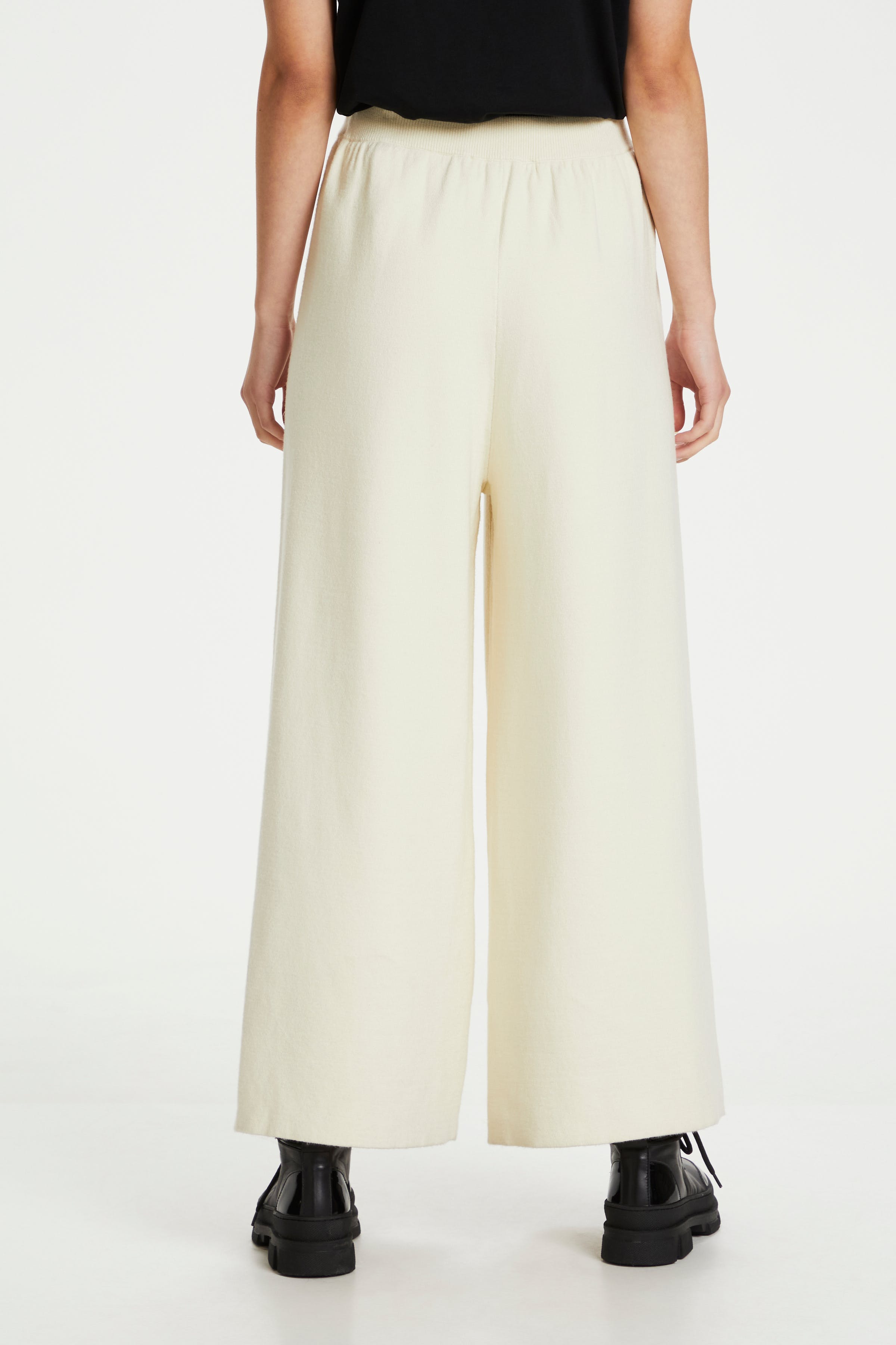 TalliGZ Hose LOOKBOOK FRONT 10905126-110103