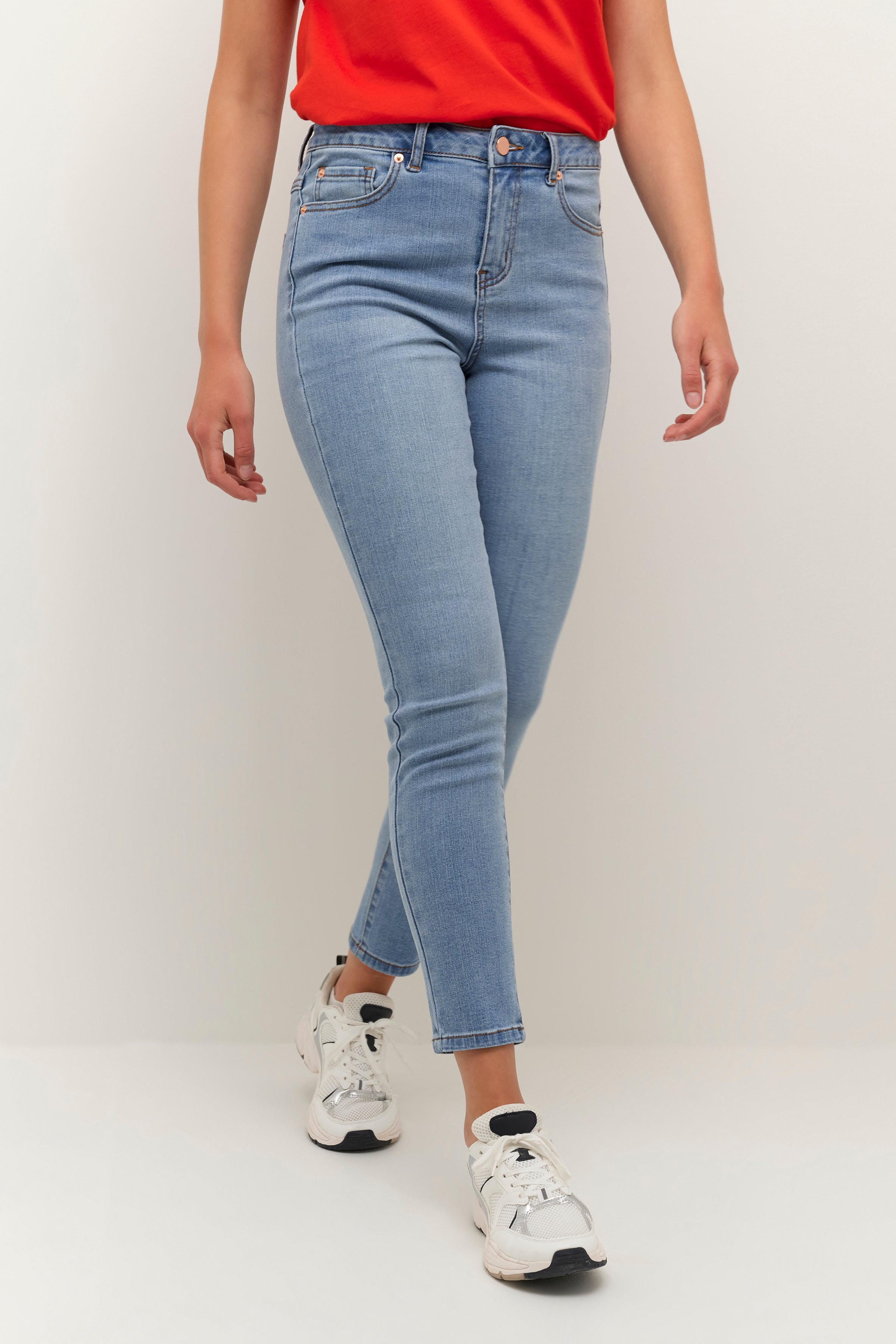 KAsinem Cropped Jeans LOOKBOOK FRONT 10506130-101012