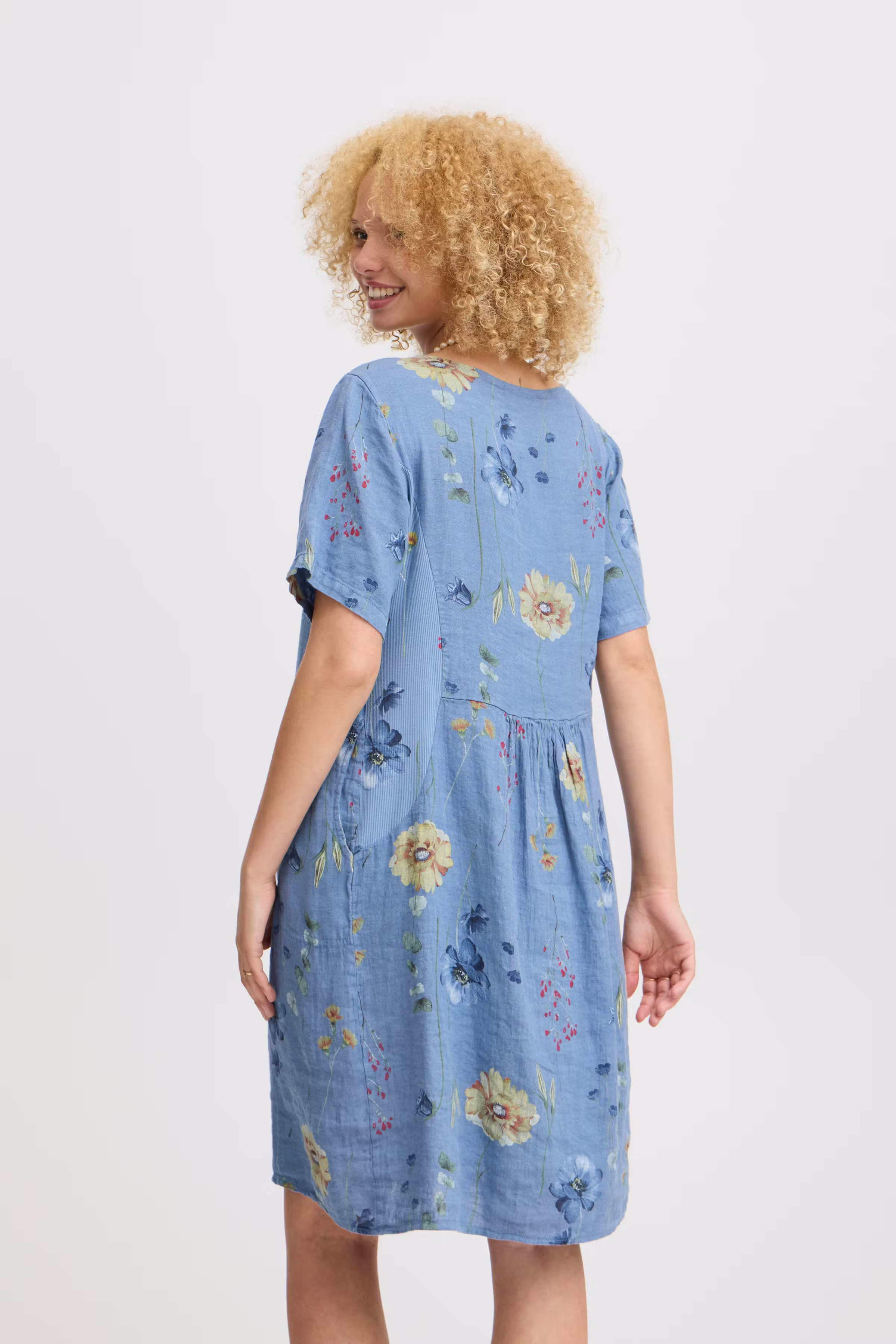 Kjole LOOKBOOK BACK 22100648-164023